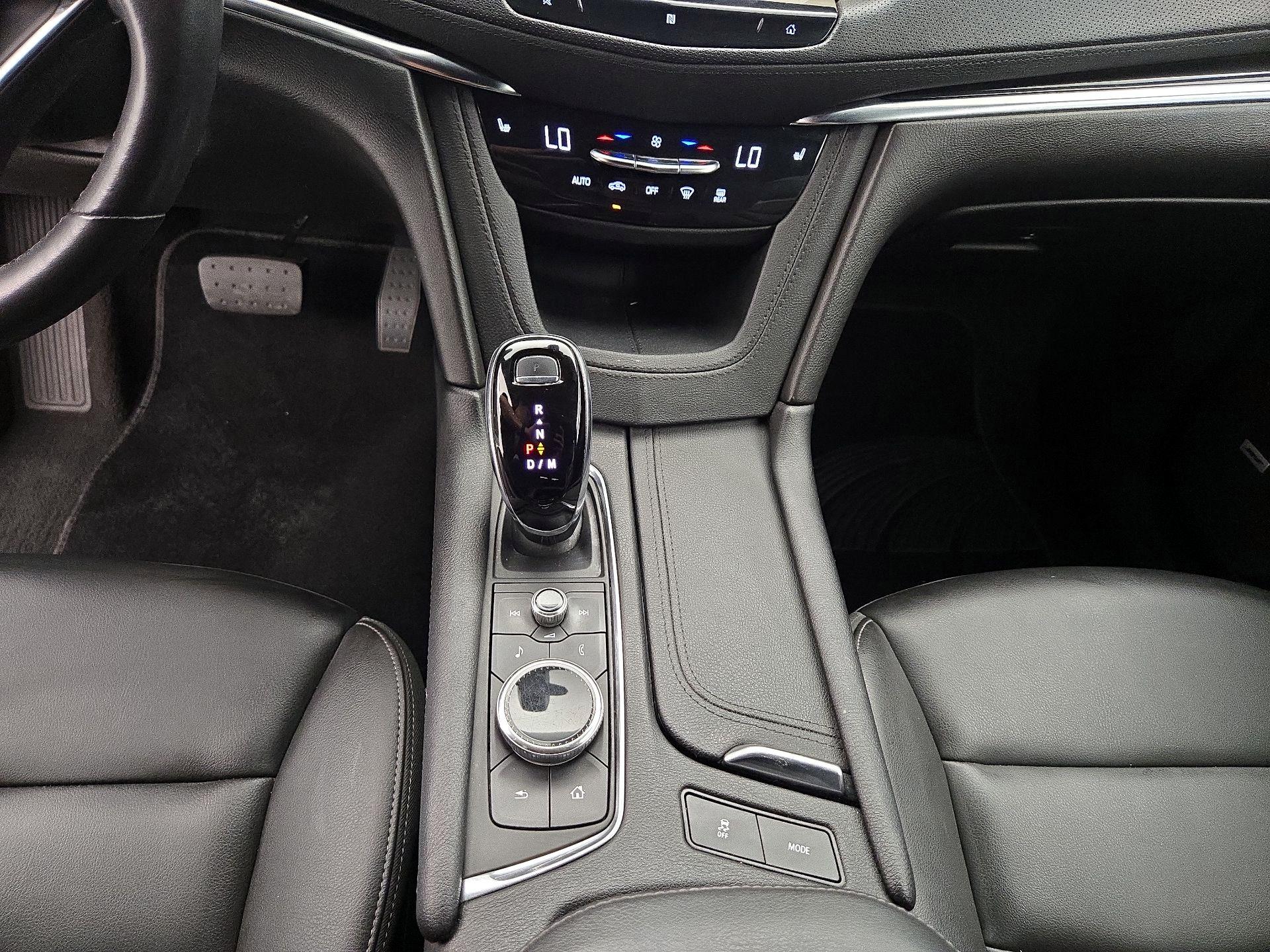 Thumbnail: 2021 Cadillac XT6 - 17