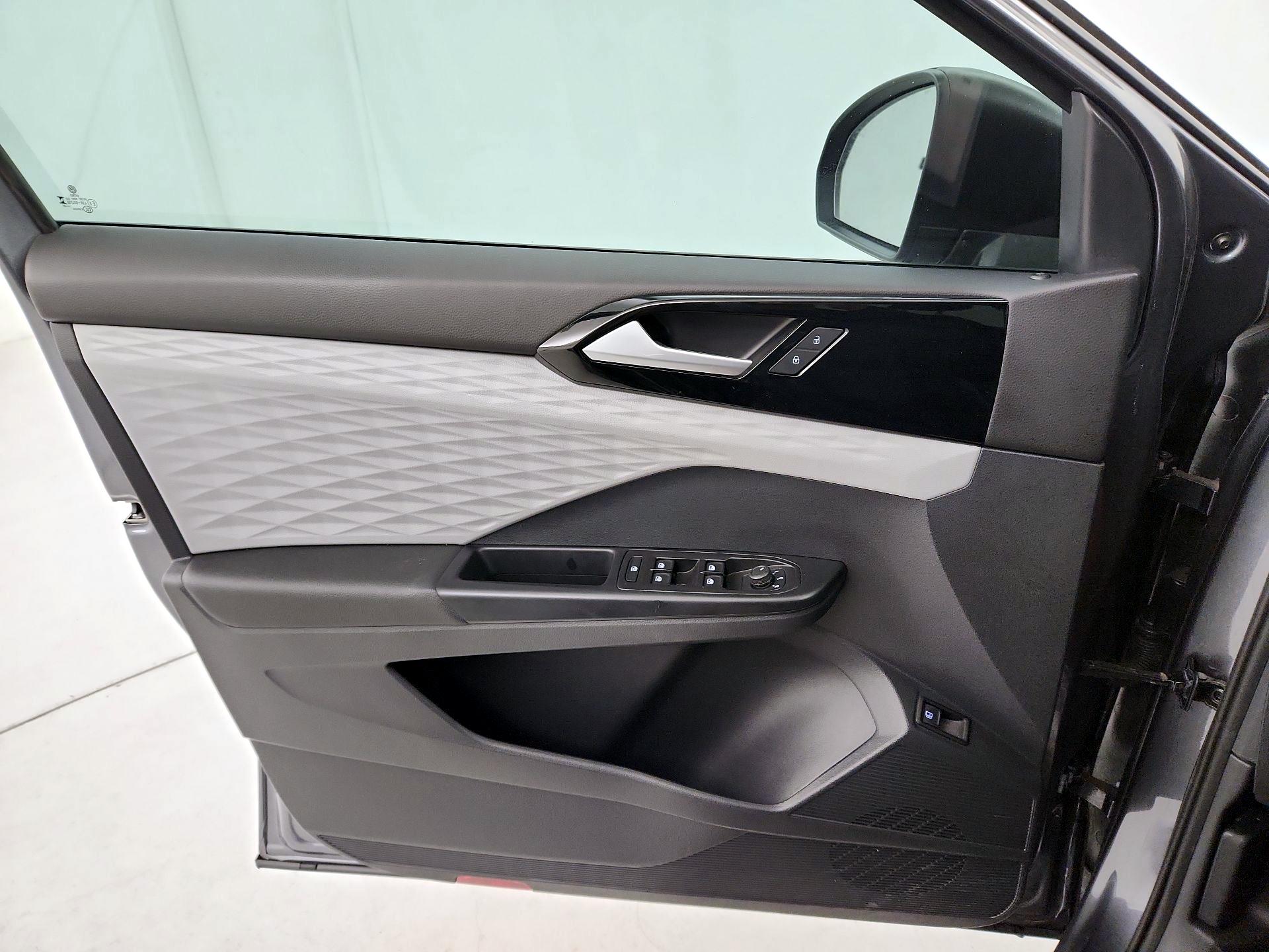 Thumbnail: 2023 Volkswagen Taos - 12