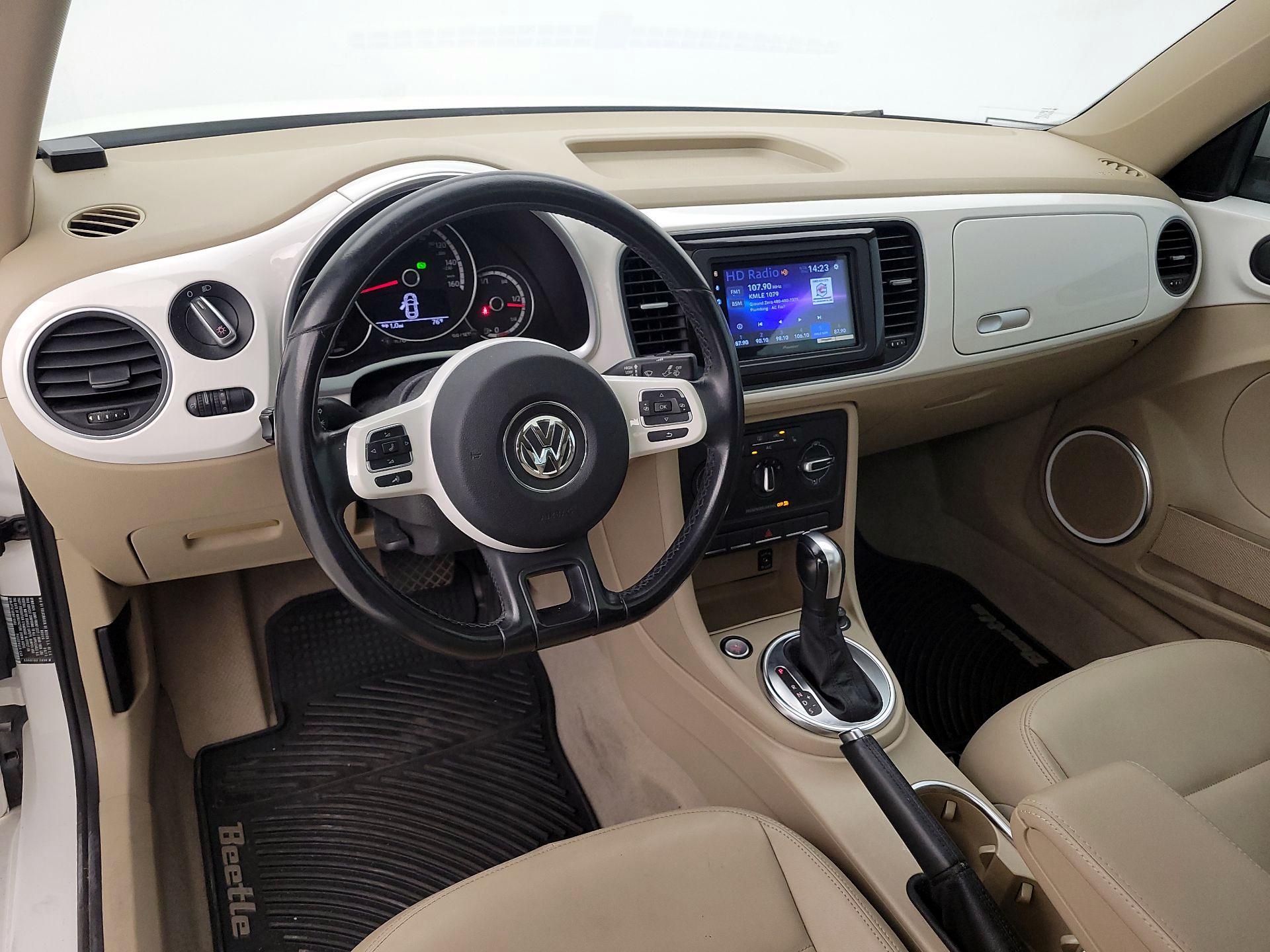 Thumbnail: 2014 Volkswagen Beetle - 9