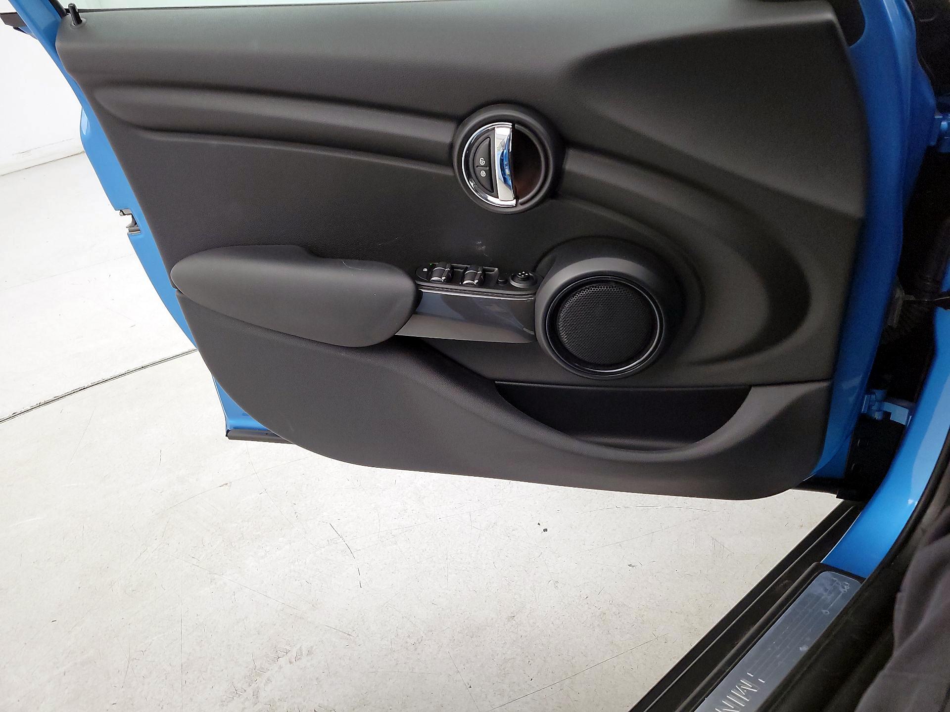 Thumbnail: 2015 MINI Cooper Hardtop - 12