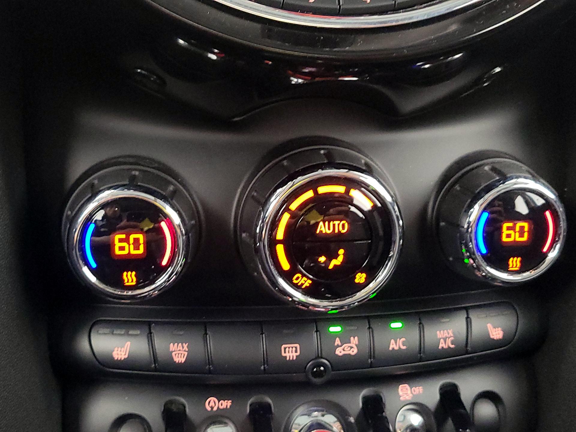 Thumbnail: 2015 MINI Cooper Hardtop - 15