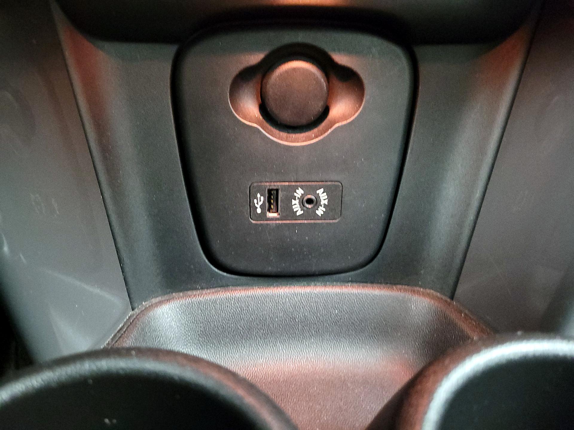 Thumbnail: 2015 MINI Cooper Hardtop - 17