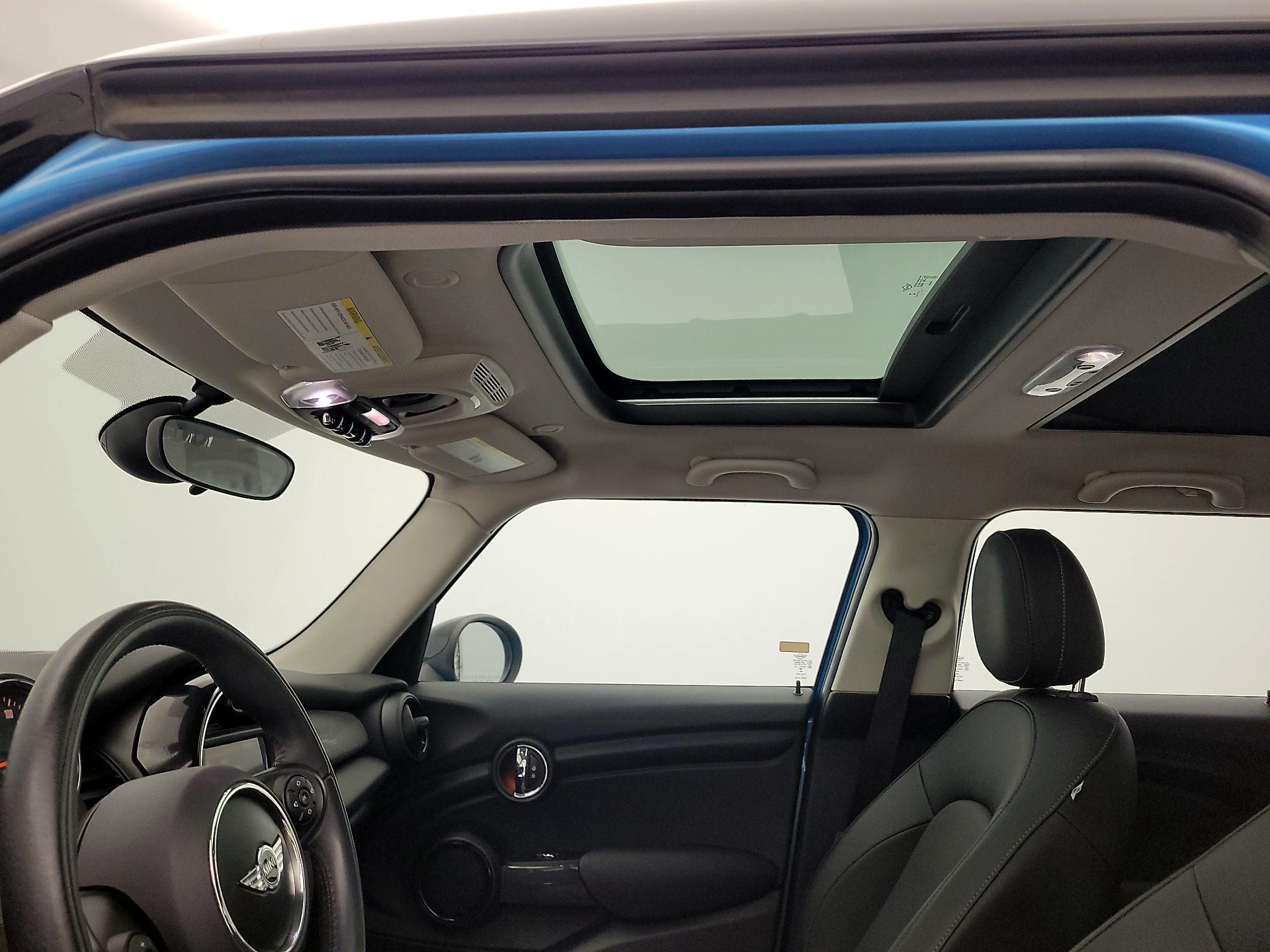 Thumbnail: 2015 MINI Cooper Hardtop - 18