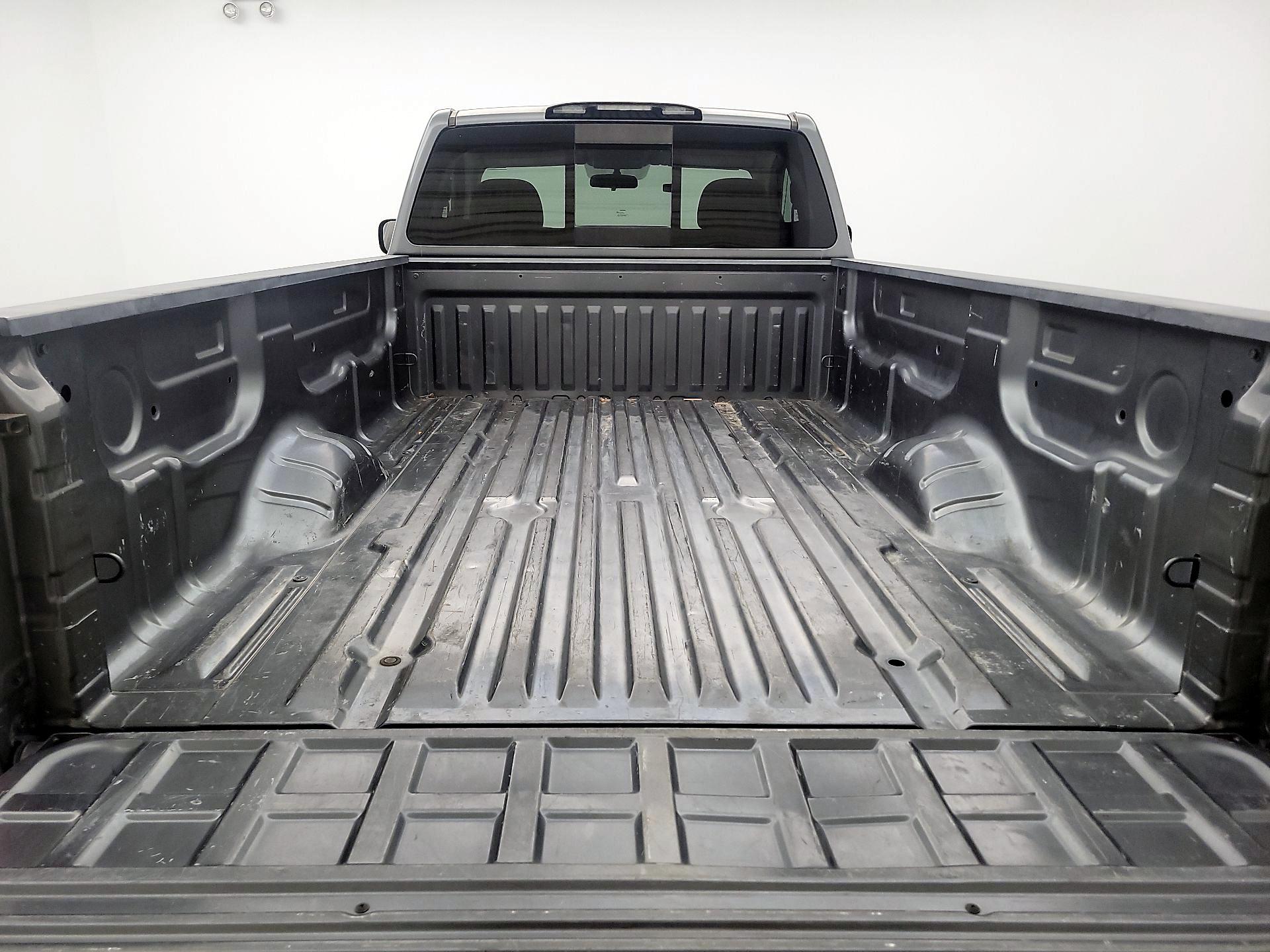 Thumbnail: 2017 Nissan Titan - 18