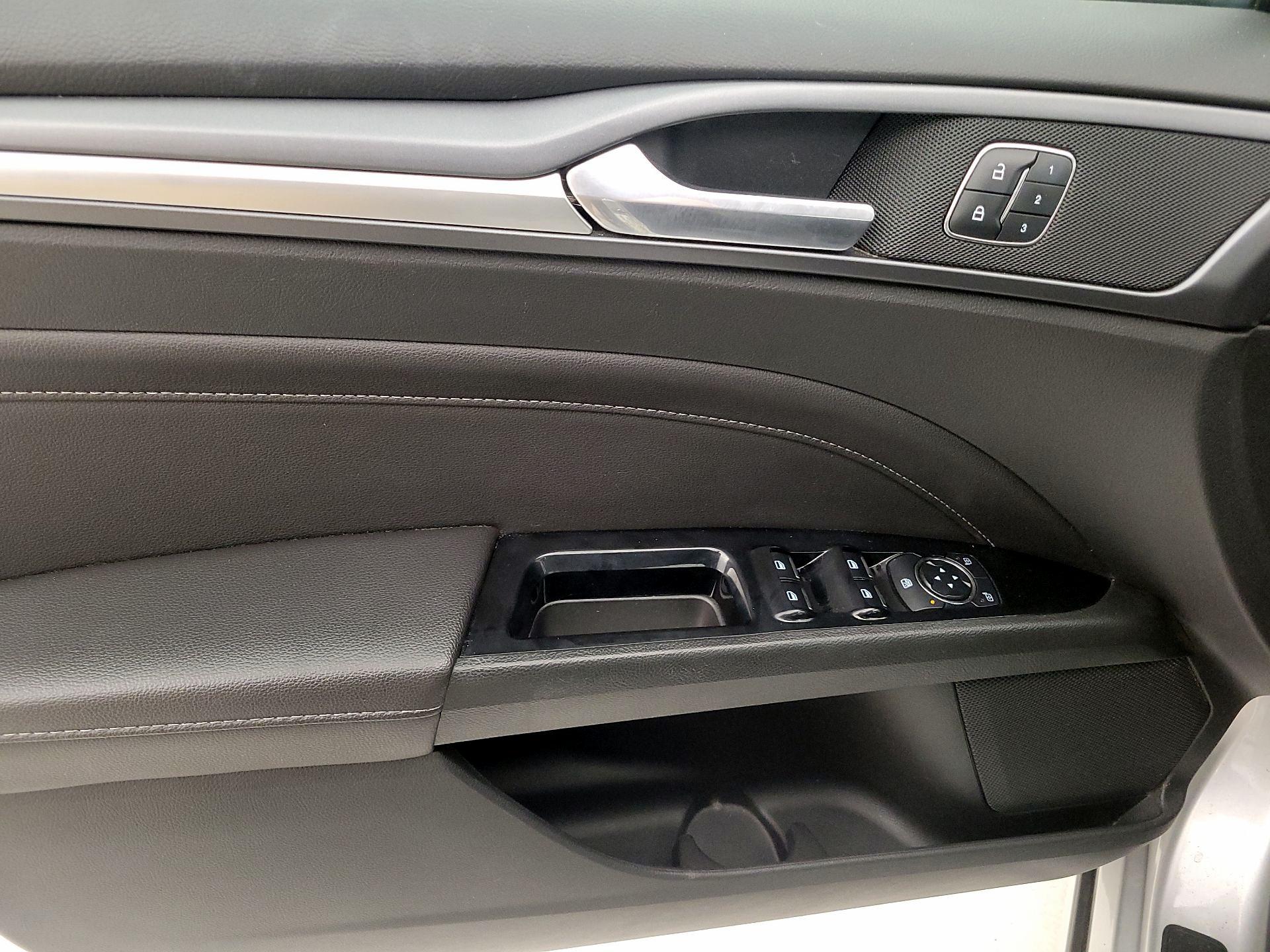 Thumbnail: 2013 Ford Fusion - 12