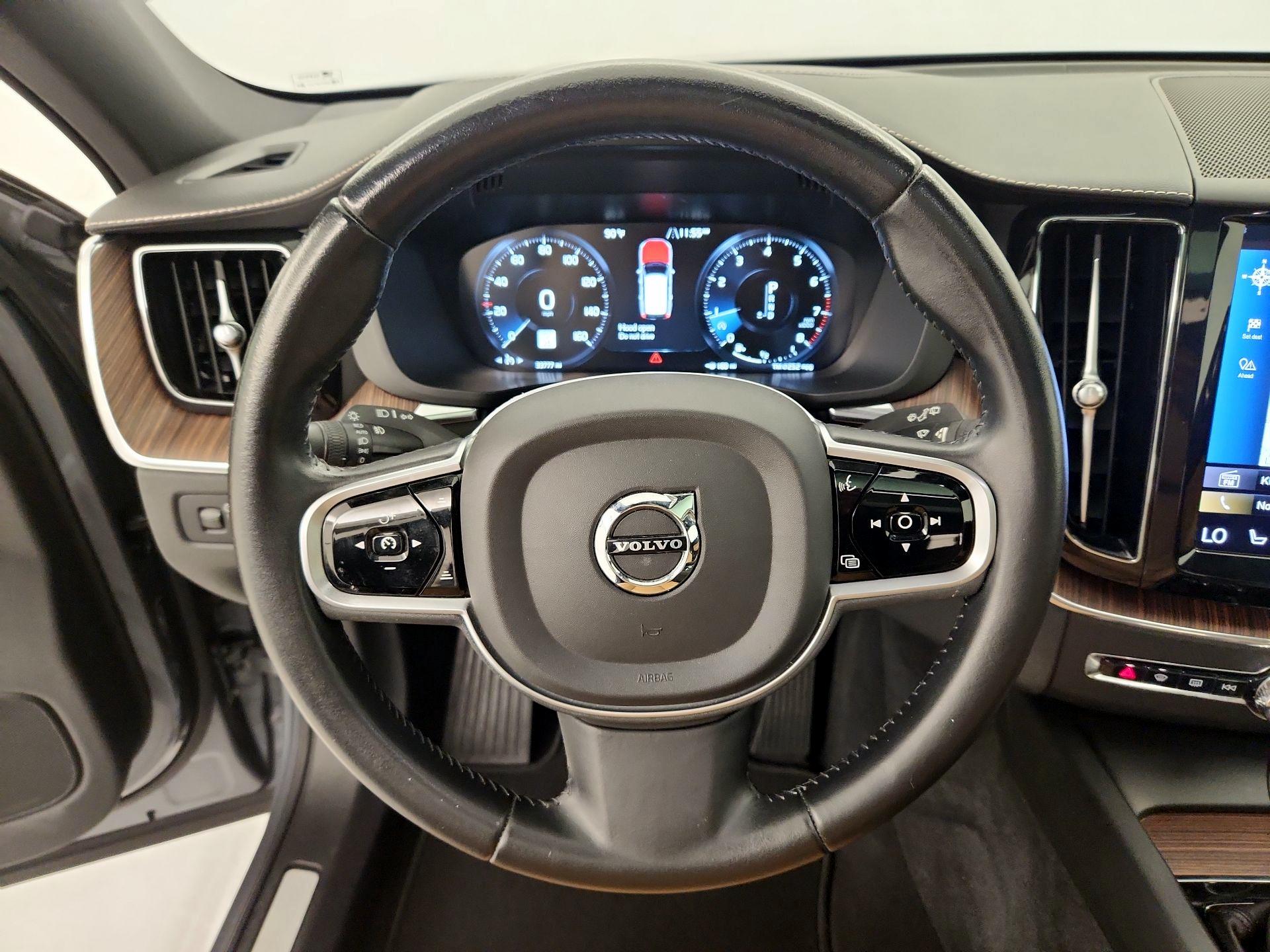 Thumbnail: 2021 Volvo XC60 - 10