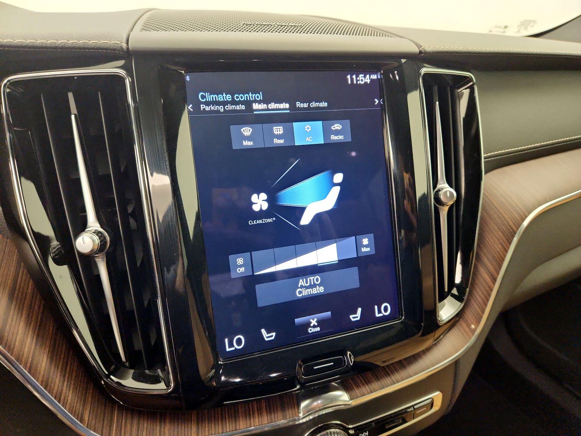 Thumbnail: 2021 Volvo XC60 - 17