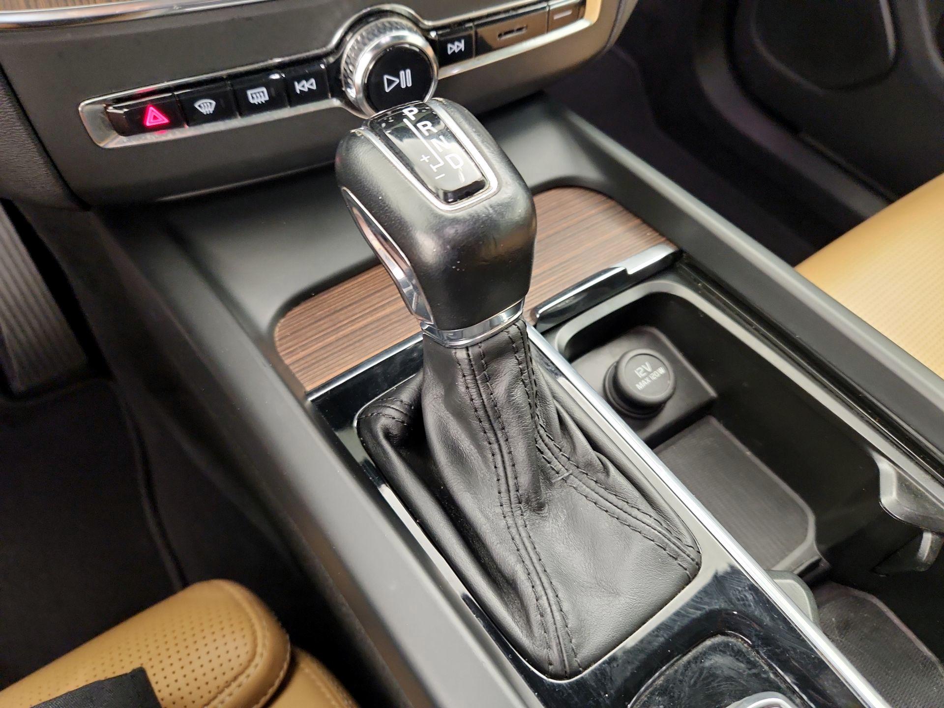 Thumbnail: 2021 Volvo XC60 - 18