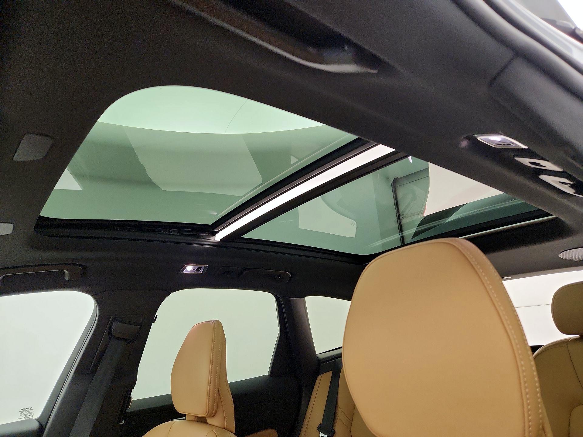 Thumbnail: 2021 Volvo XC60 - 20