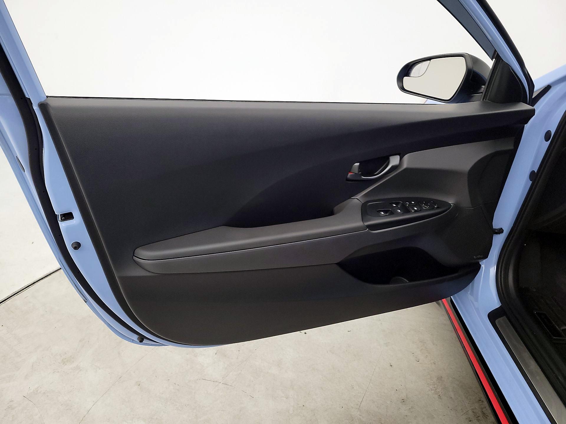 Thumbnail: 2019 Hyundai Veloster - 12