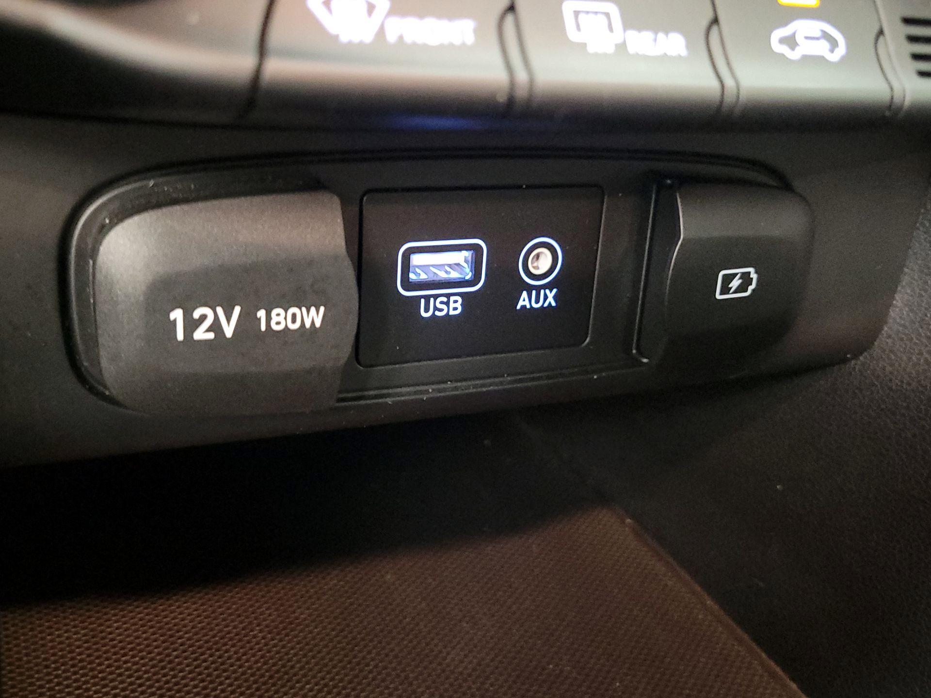 Thumbnail: 2019 Hyundai Veloster - 18