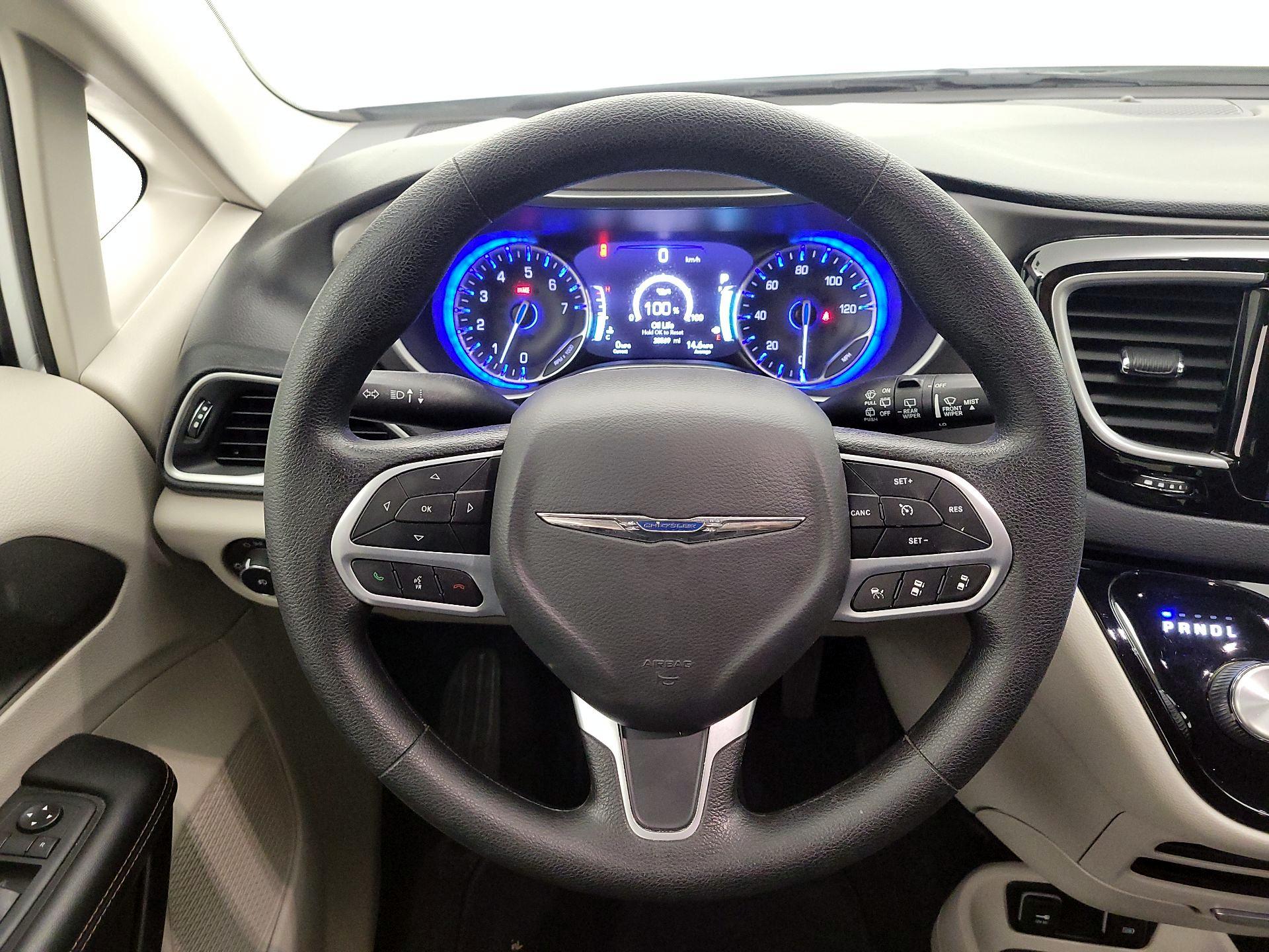 Thumbnail: 2020 Chrysler Pacifica - 10