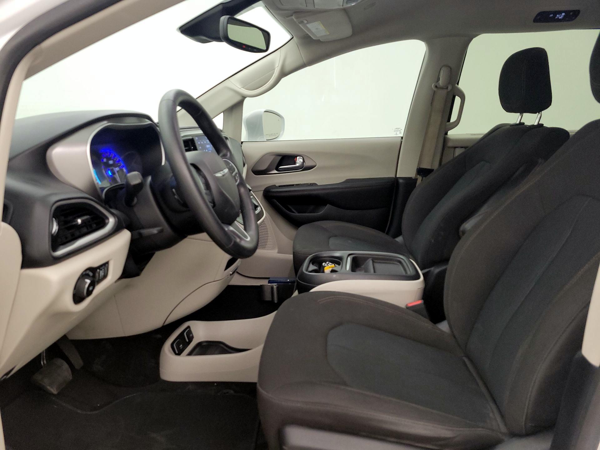Thumbnail: 2020 Chrysler Pacifica - 11