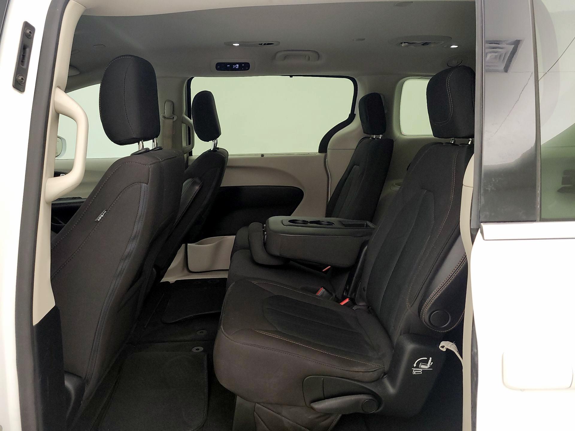 Thumbnail: 2020 Chrysler Pacifica - 19