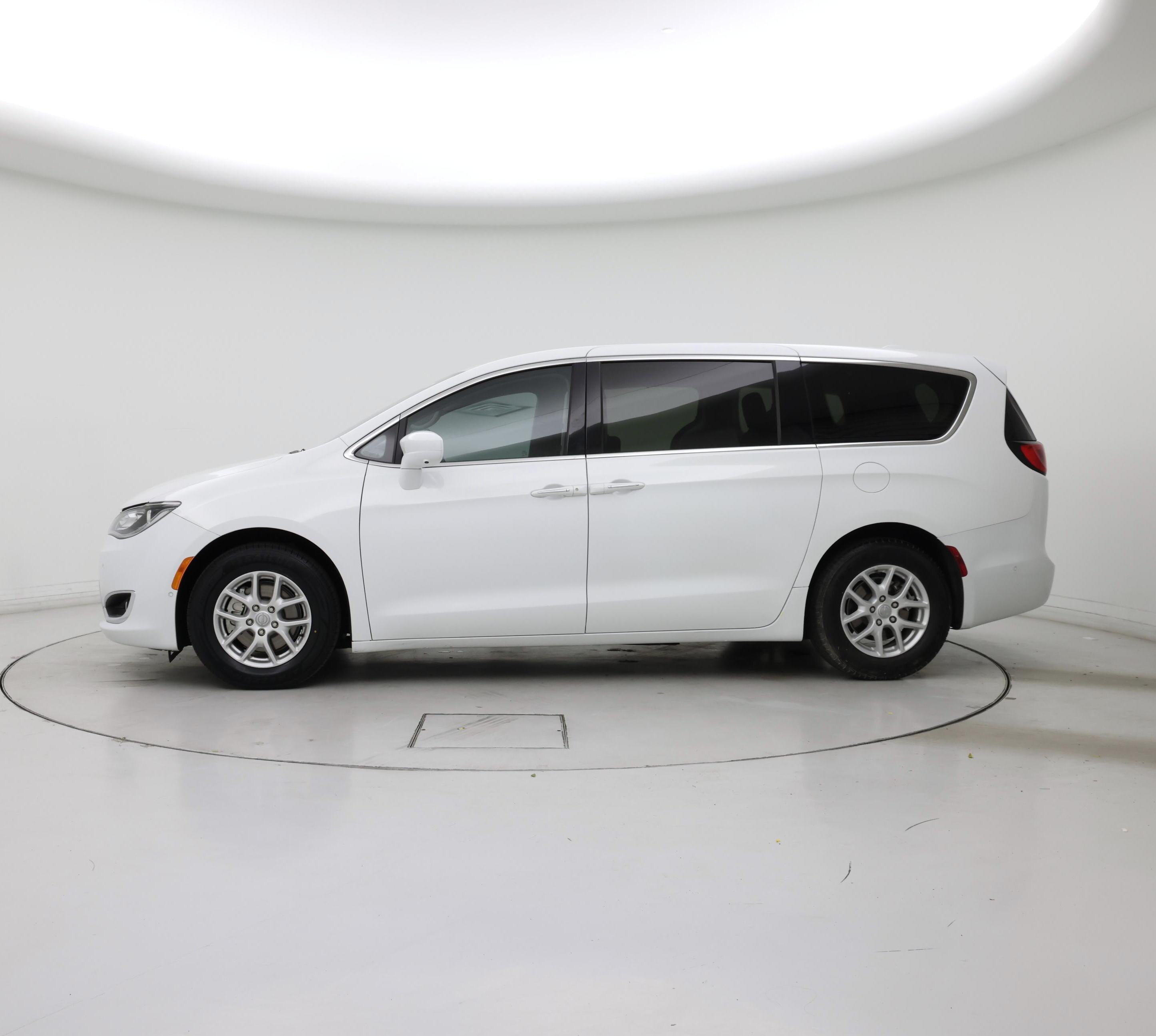 Thumbnail: 2020 Chrysler Pacifica - 3