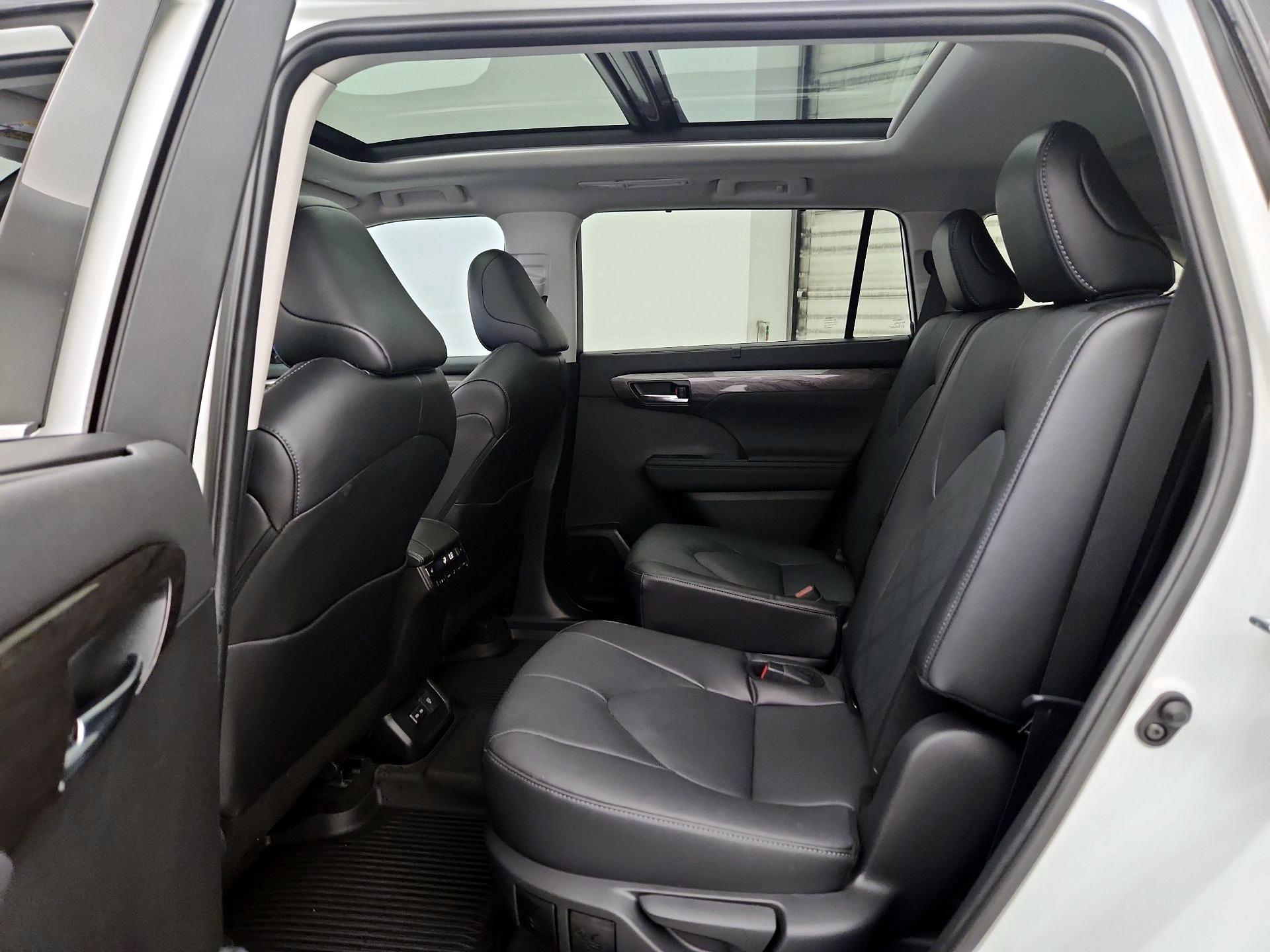 Thumbnail: 2024 Toyota Highlander - 20