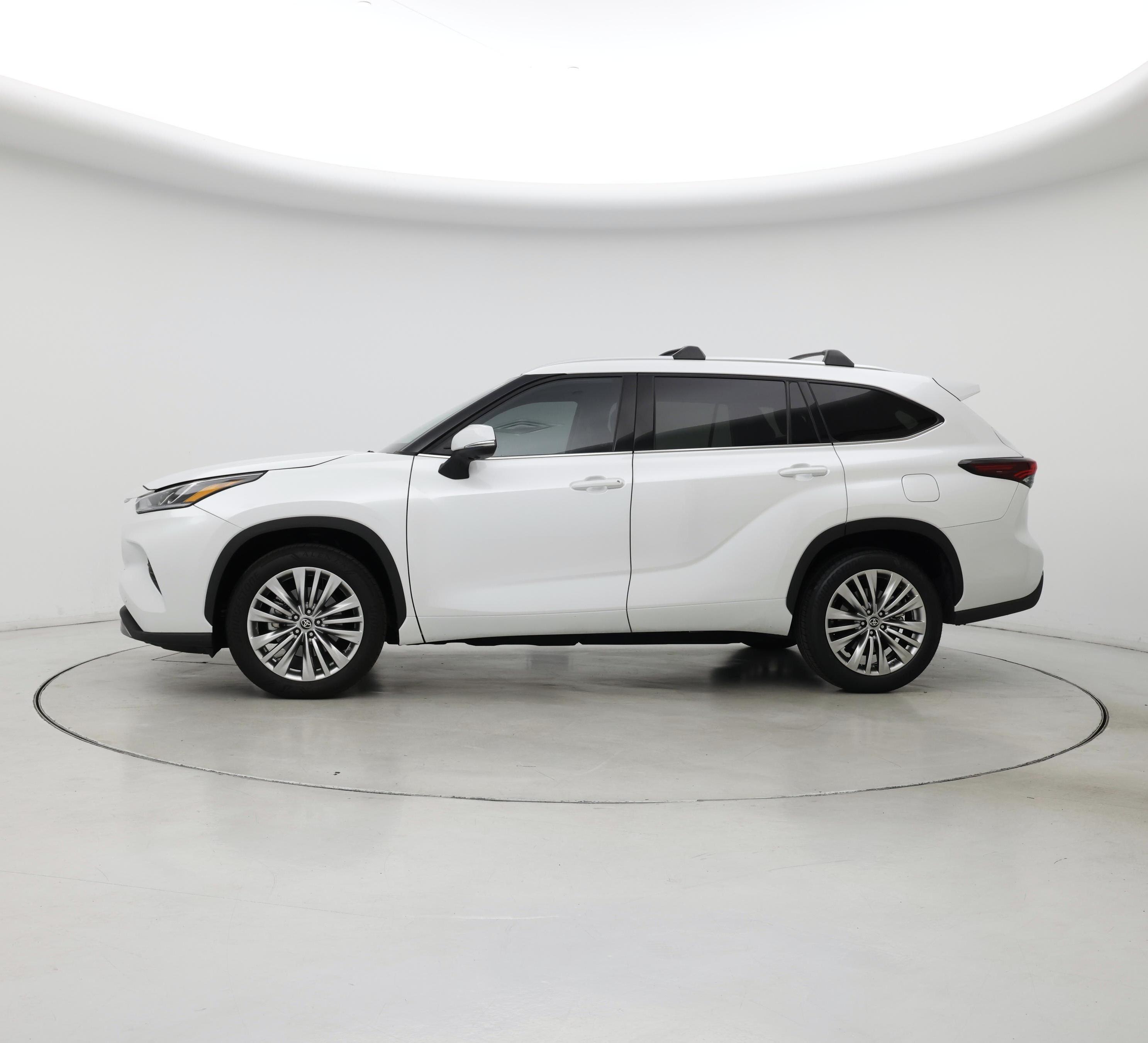Thumbnail: 2024 Toyota Highlander - 3