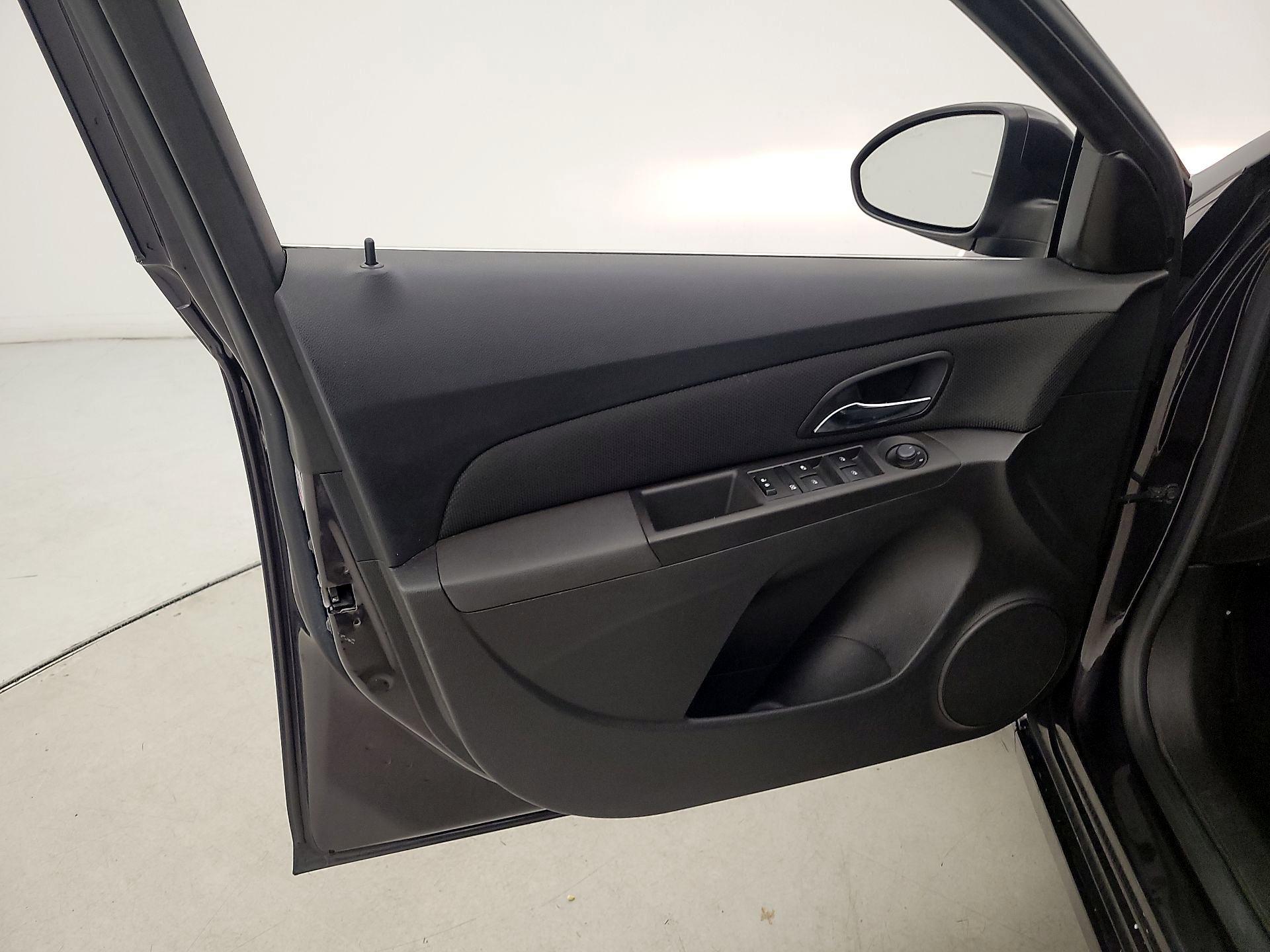 Thumbnail: 2016 Chevrolet Cruze - 12