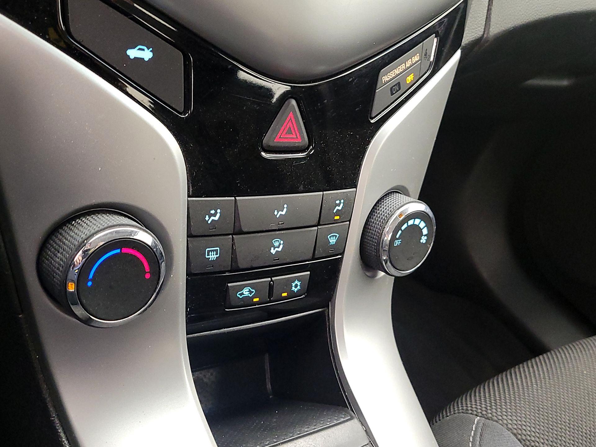 Thumbnail: 2016 Chevrolet Cruze - 16