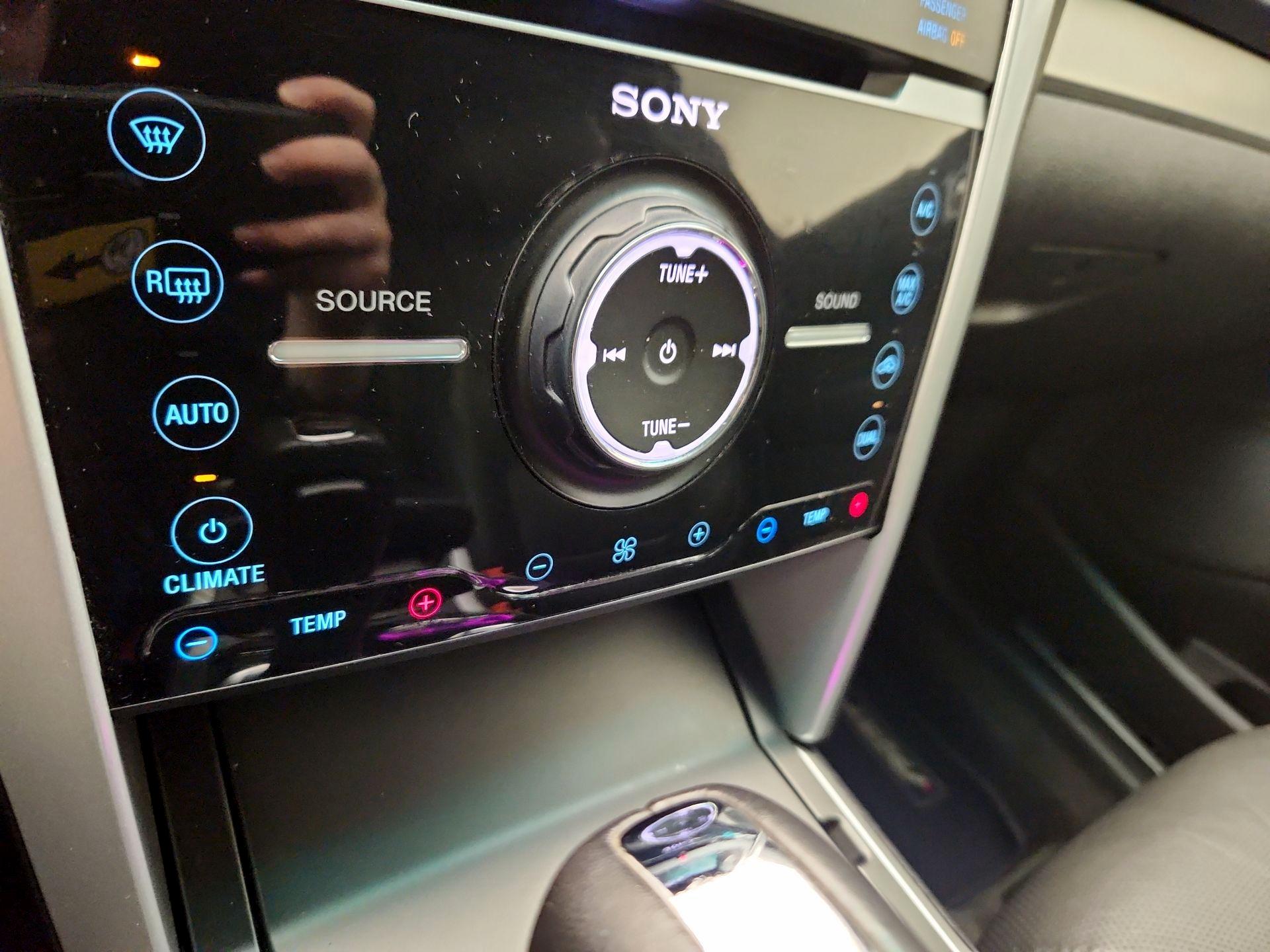 Thumbnail: 2014 Ford Explorer - 17