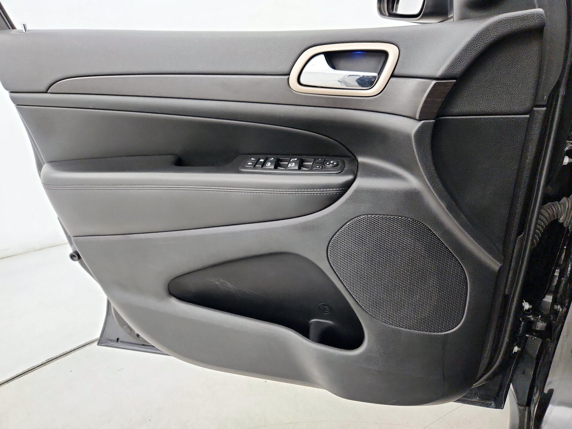 Thumbnail: 2015 Jeep Grand Cherokee - 12