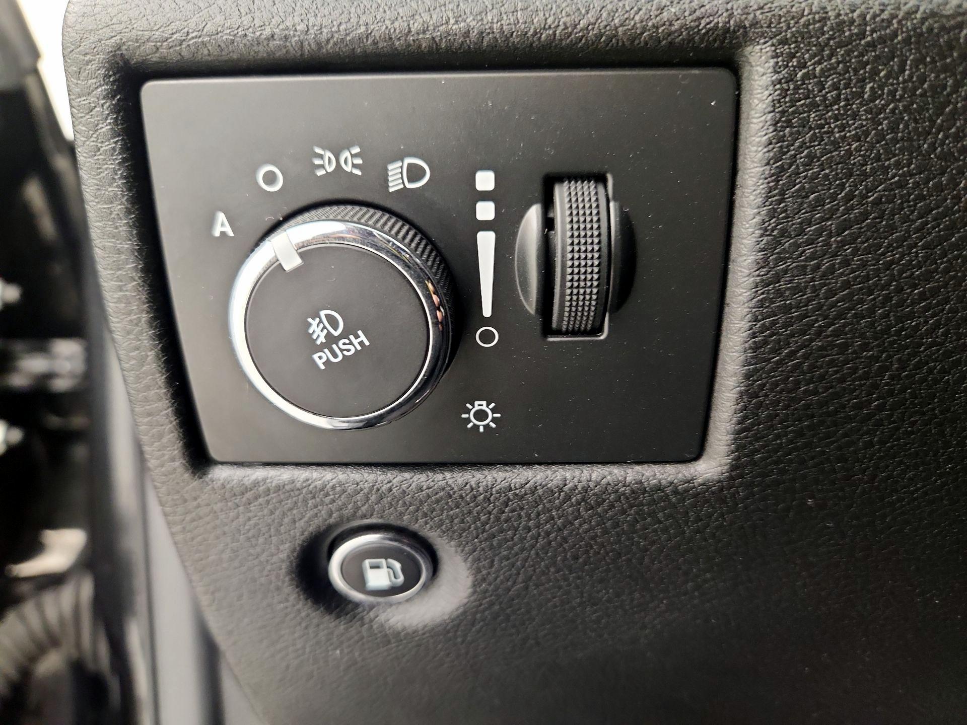 Thumbnail: 2015 Jeep Grand Cherokee - 13