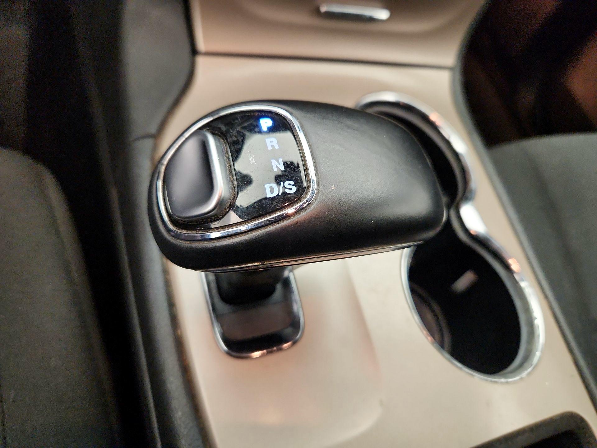 Thumbnail: 2015 Jeep Grand Cherokee - 16