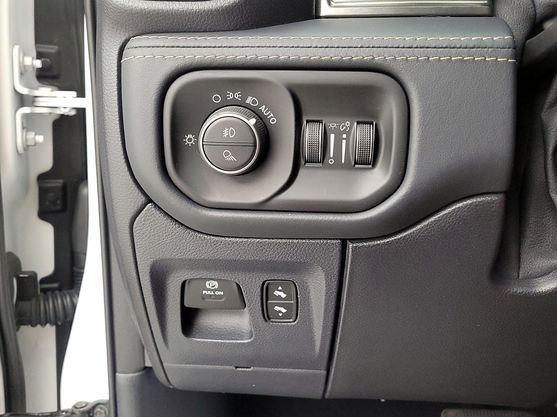 Thumbnail: 2019 RAM 1500 - 13
