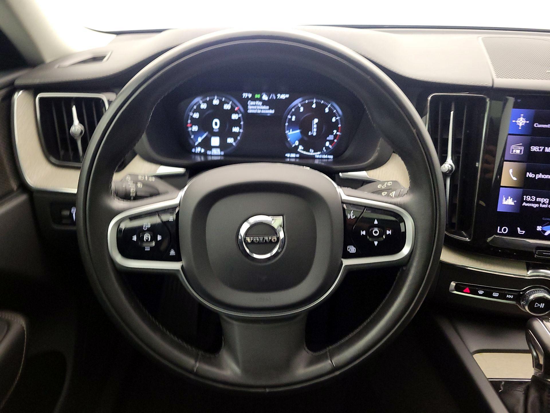 Thumbnail: 2021 Volvo XC60 - 10