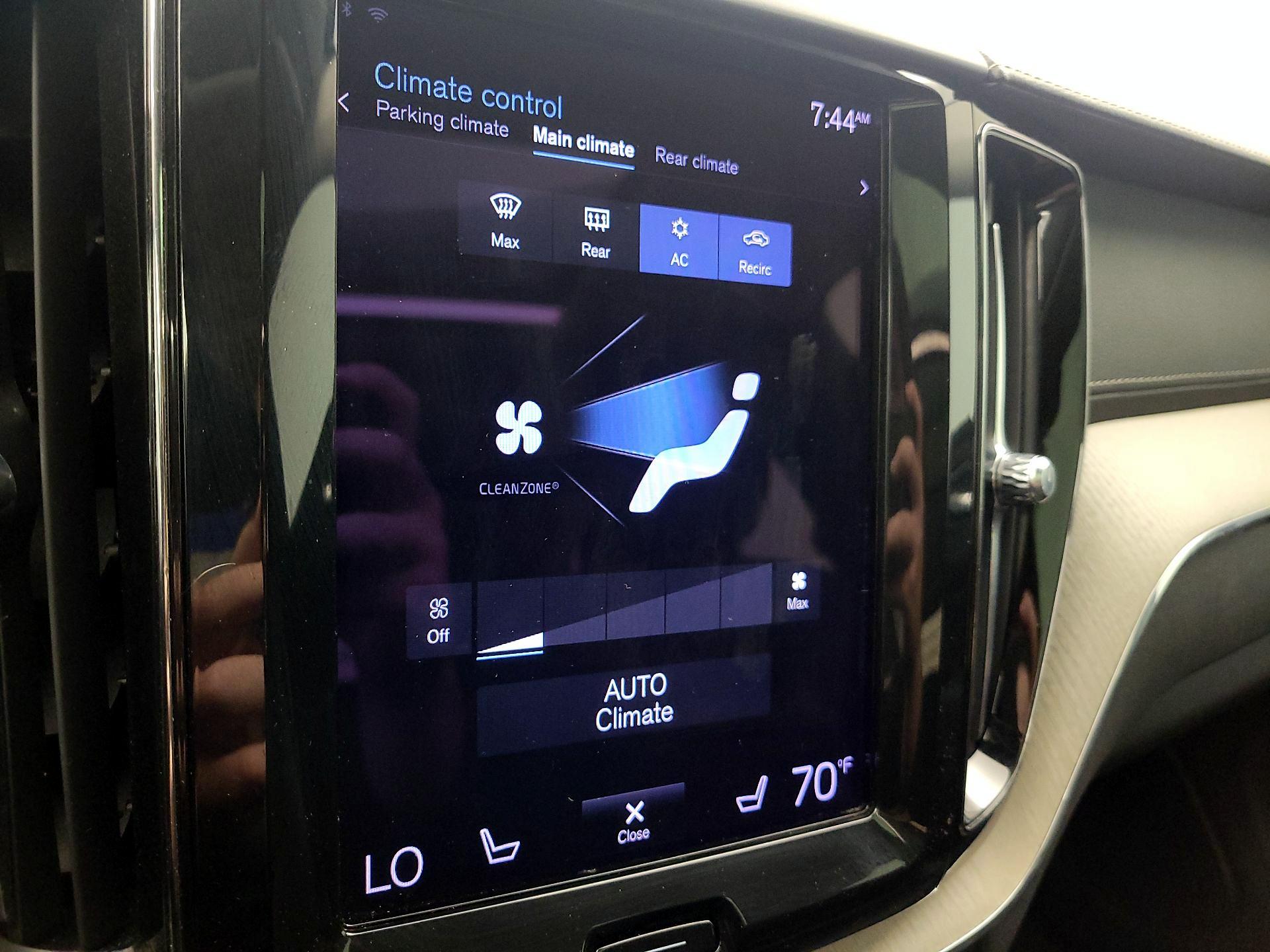 Thumbnail: 2021 Volvo XC60 - 17