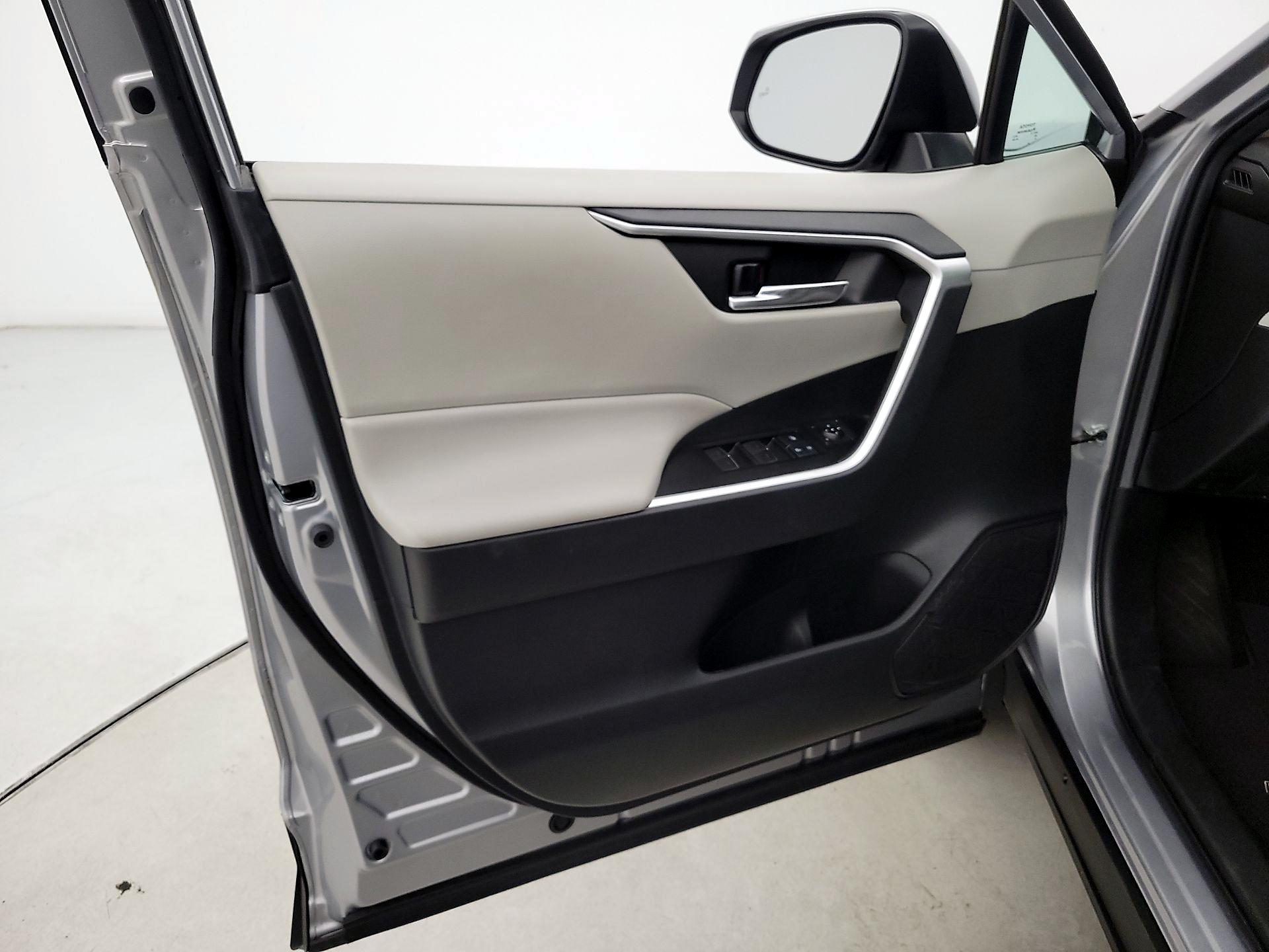 Thumbnail: 2022 Toyota RAV4 - 12