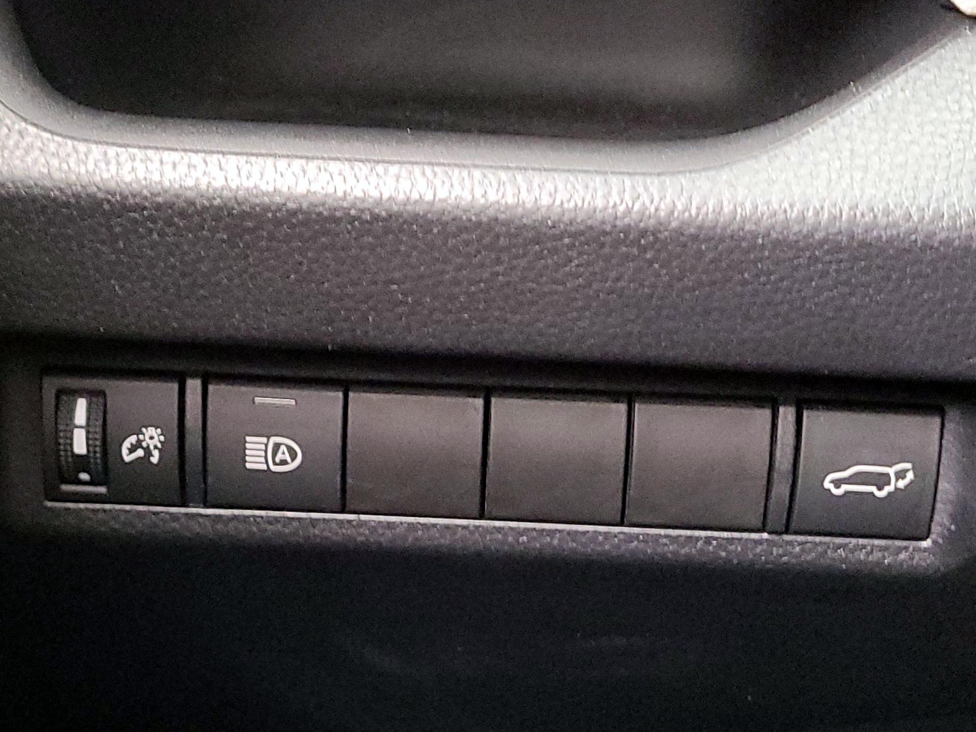 Thumbnail: 2022 Toyota RAV4 - 13