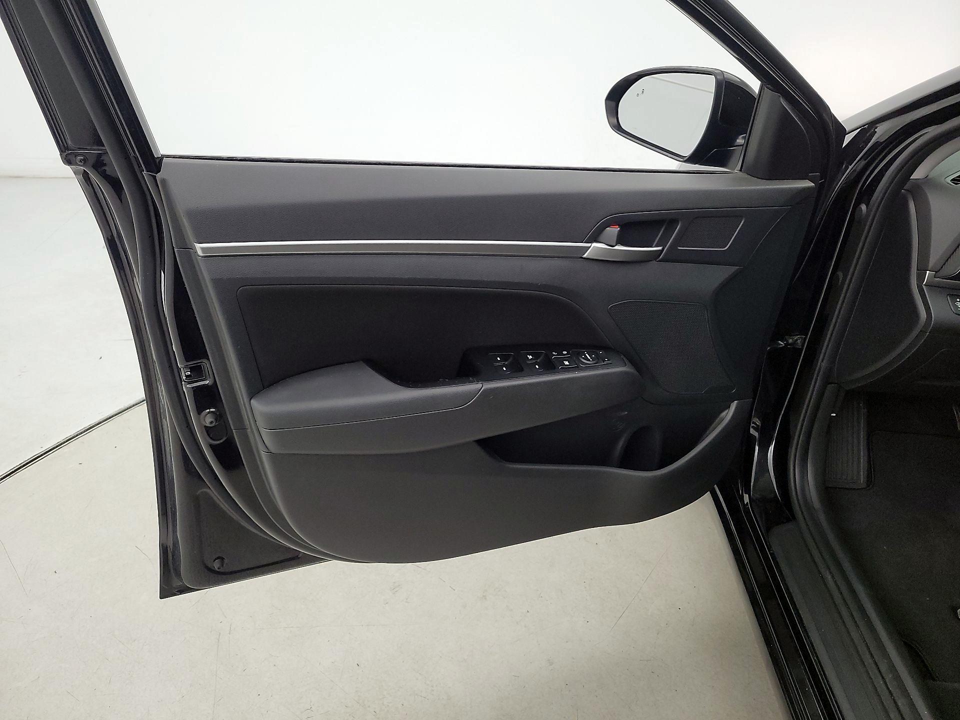 Thumbnail: 2020 Hyundai Elantra - 12