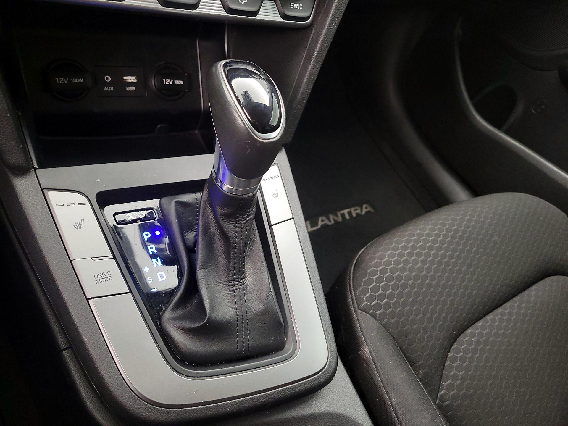 Thumbnail: 2020 Hyundai Elantra - 17