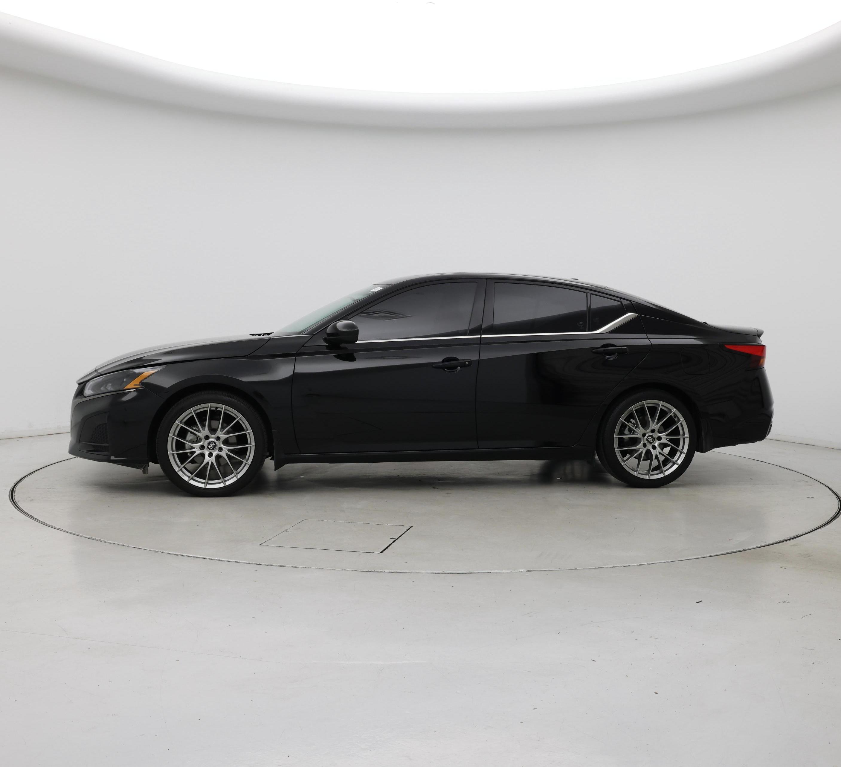 Thumbnail: 2023 Nissan Altima - 3