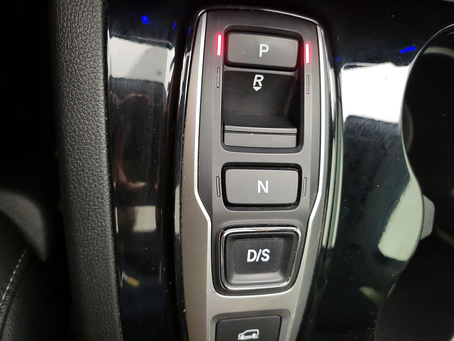 Thumbnail: 2019 Honda Pilot - 18