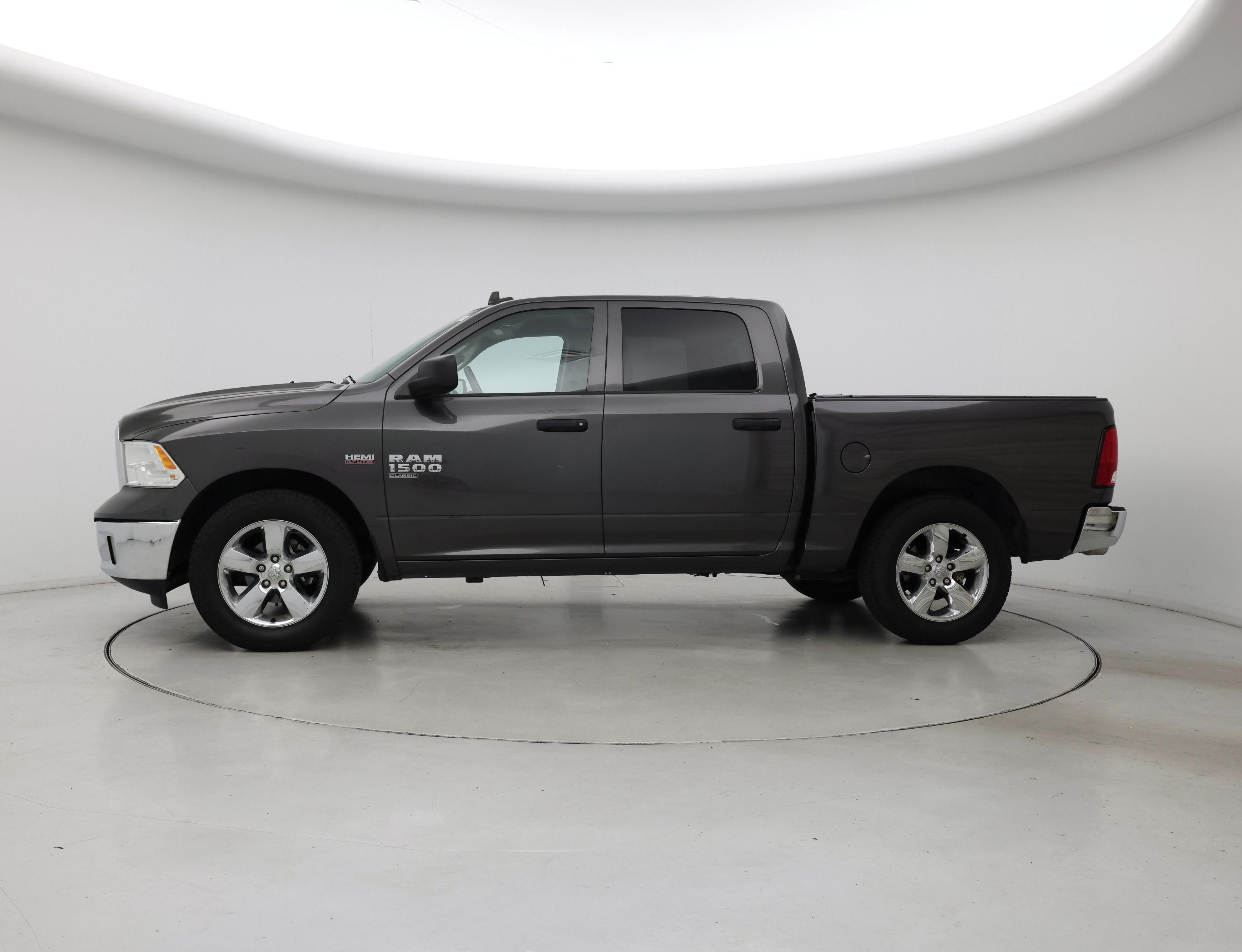 Thumbnail: 2022 RAM 1500 Classic - 3