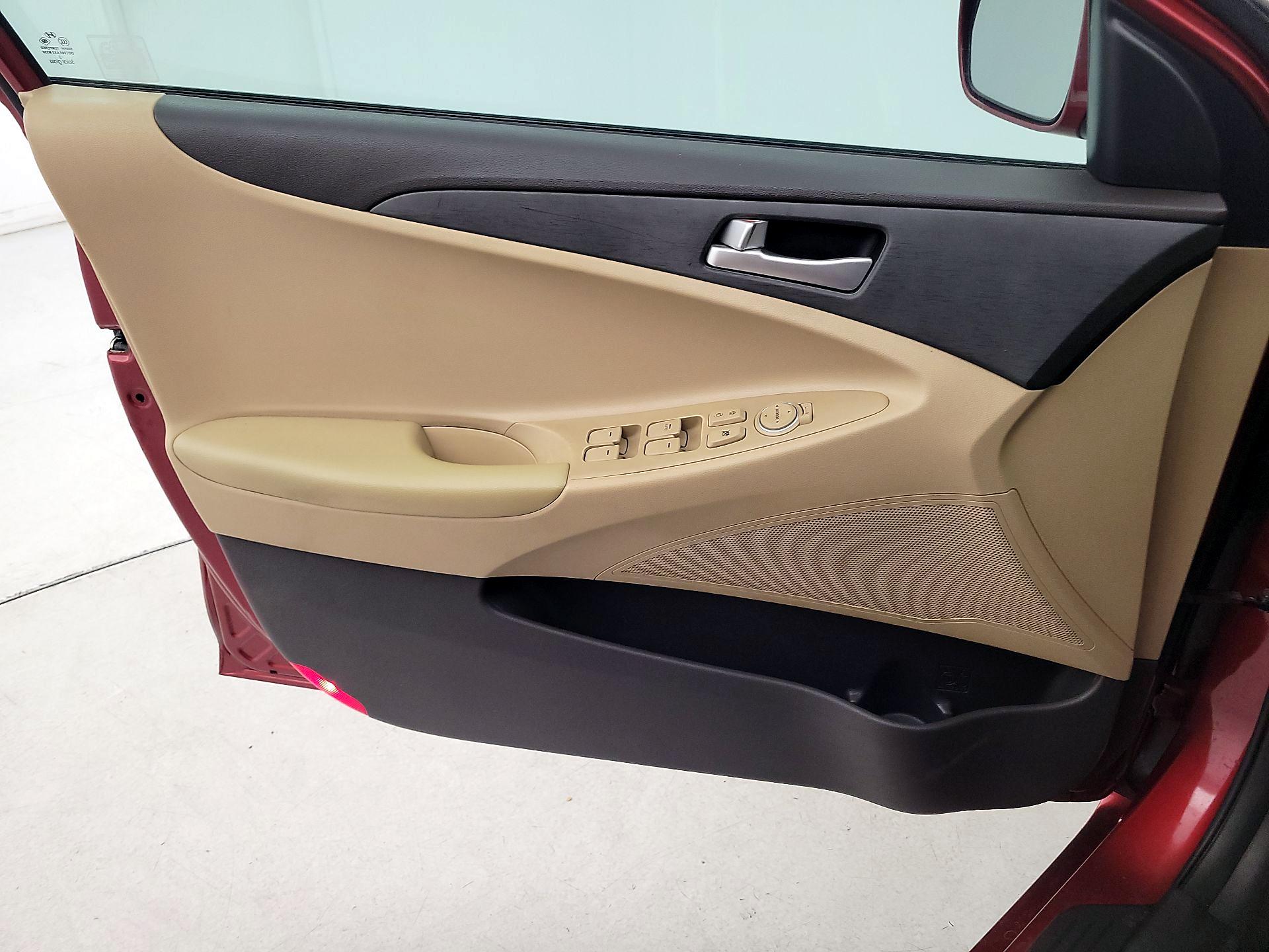 Thumbnail: 2013 Hyundai Sonata - 12