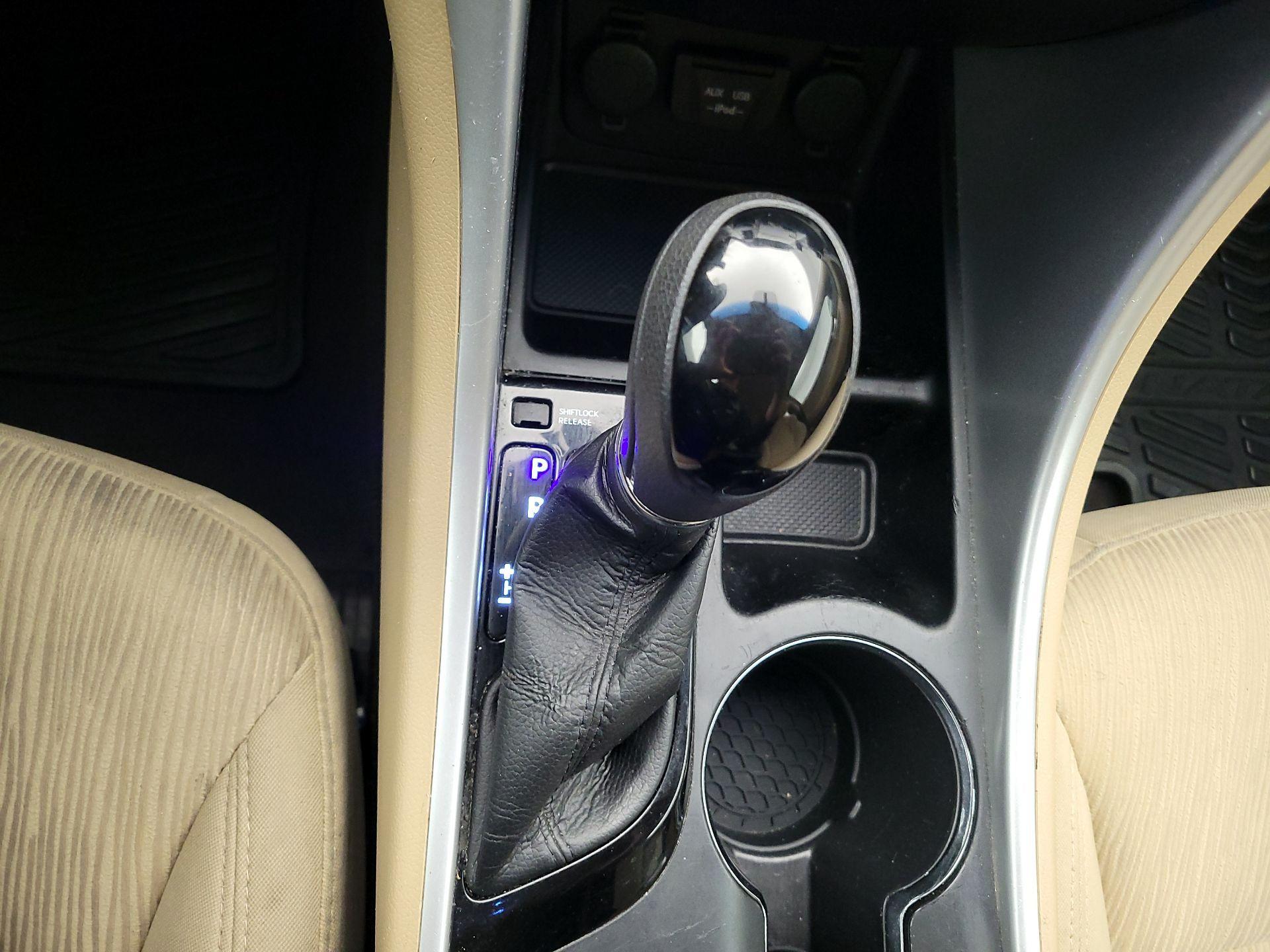 Thumbnail: 2013 Hyundai Sonata - 16