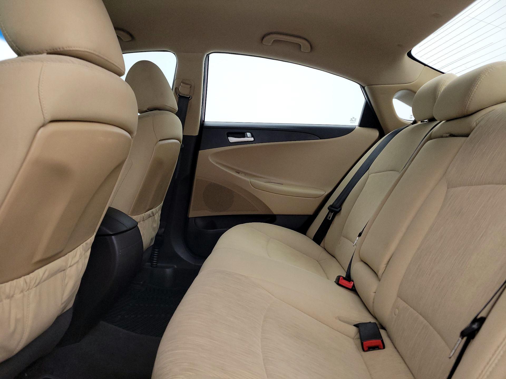 Thumbnail: 2013 Hyundai Sonata - 18