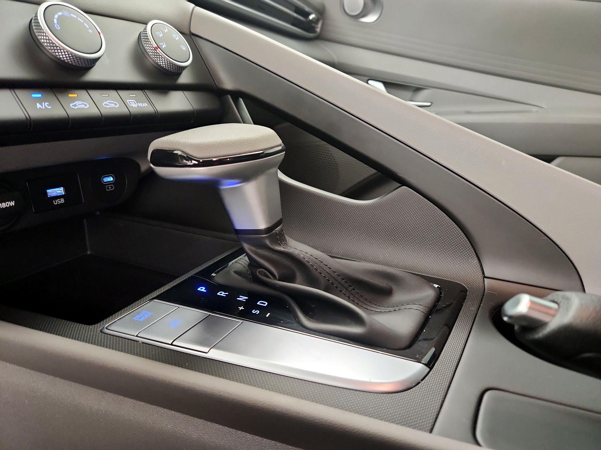 Thumbnail: 2024 Hyundai Elantra - 17