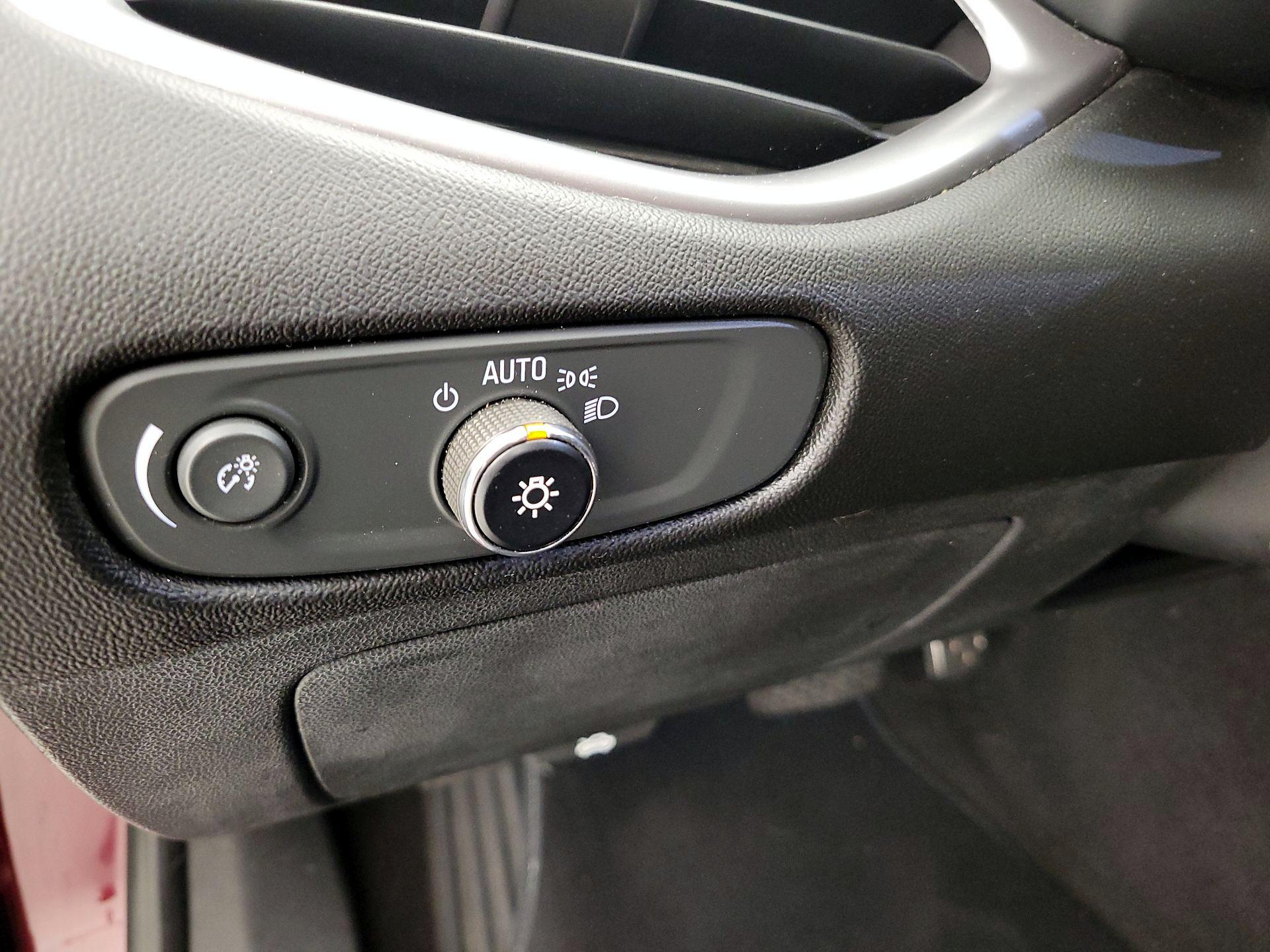 Thumbnail: 2016 Chevrolet Malibu - 13