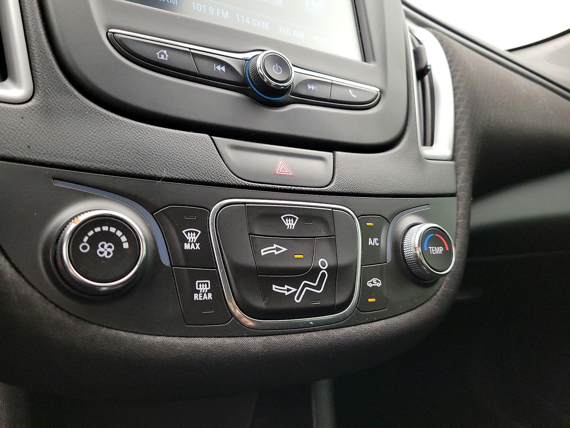 Thumbnail: 2016 Chevrolet Malibu - 16