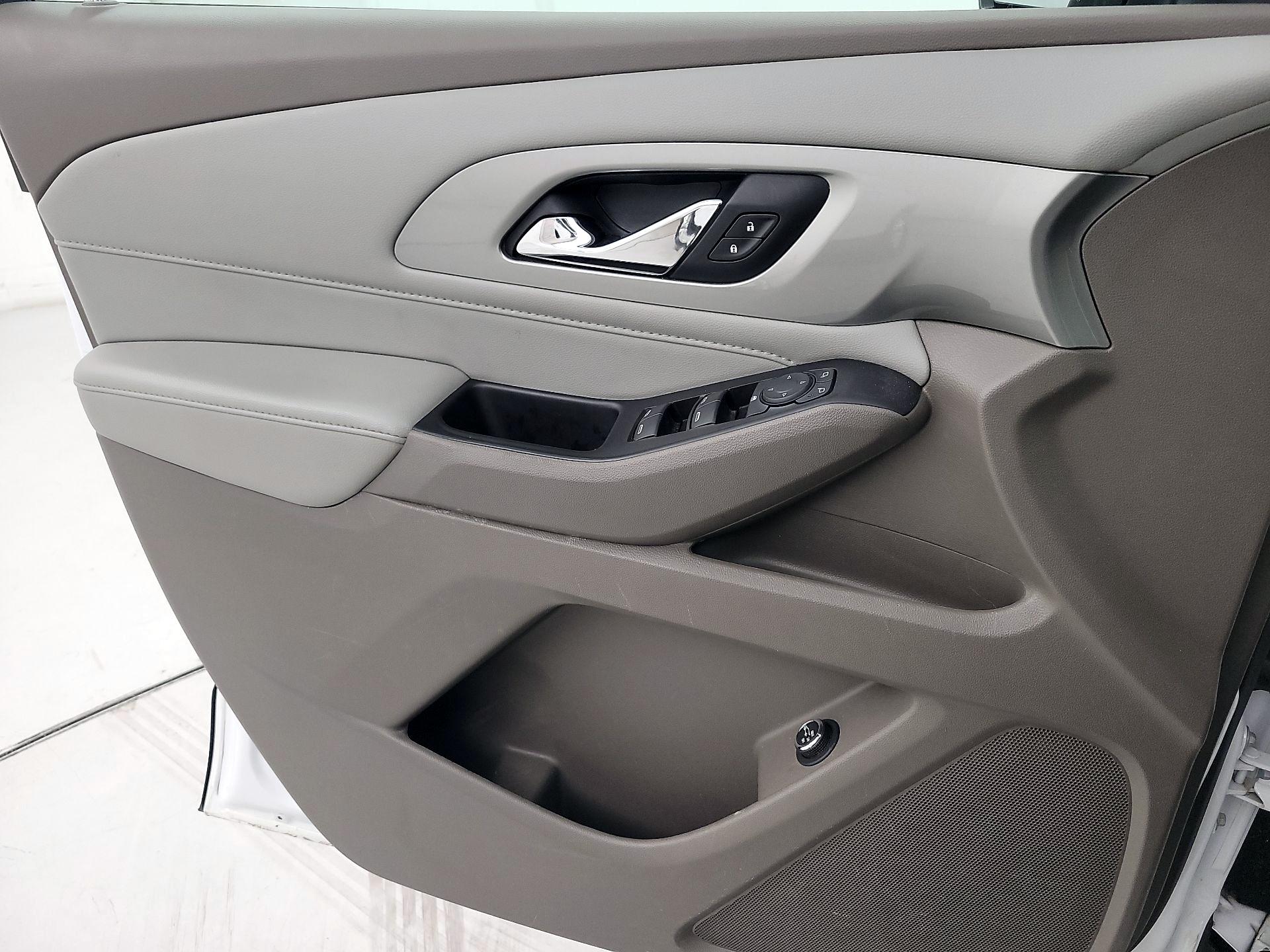 Thumbnail: 2020 Chevrolet Traverse - 12