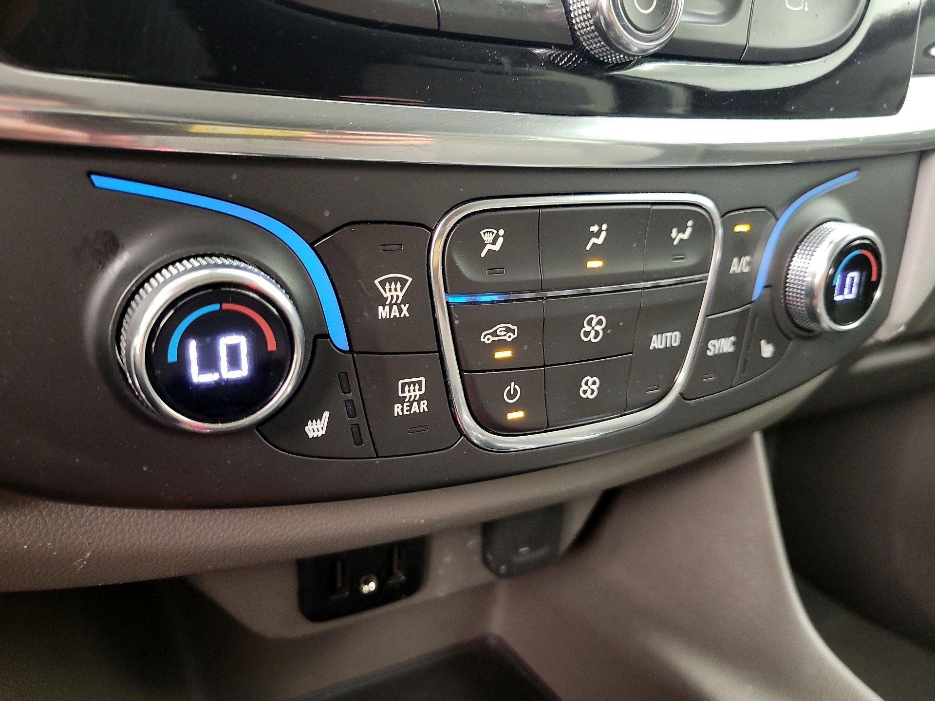 Thumbnail: 2020 Chevrolet Traverse - 16