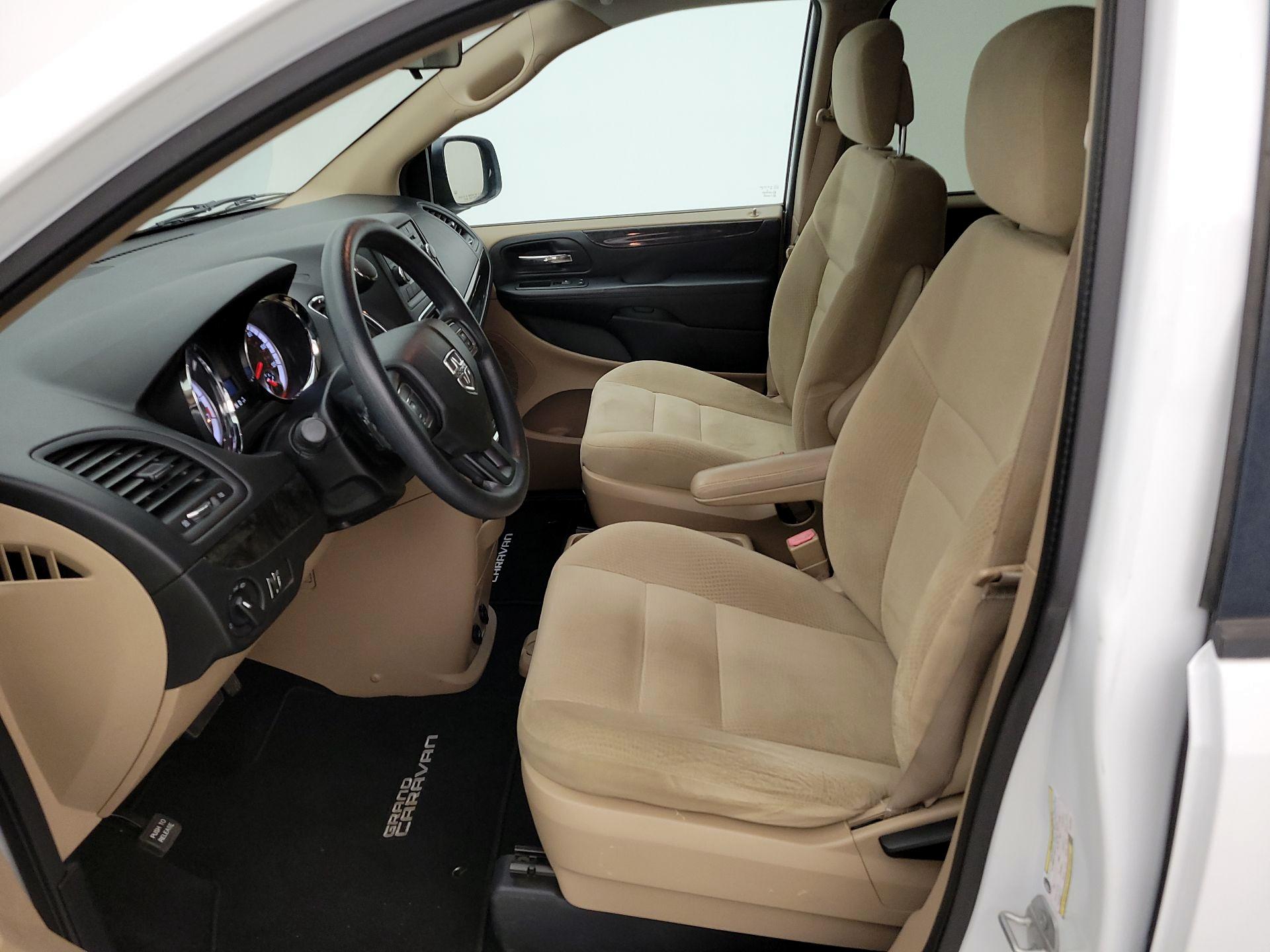 Thumbnail: 2016 Dodge Grand Caravan - 11