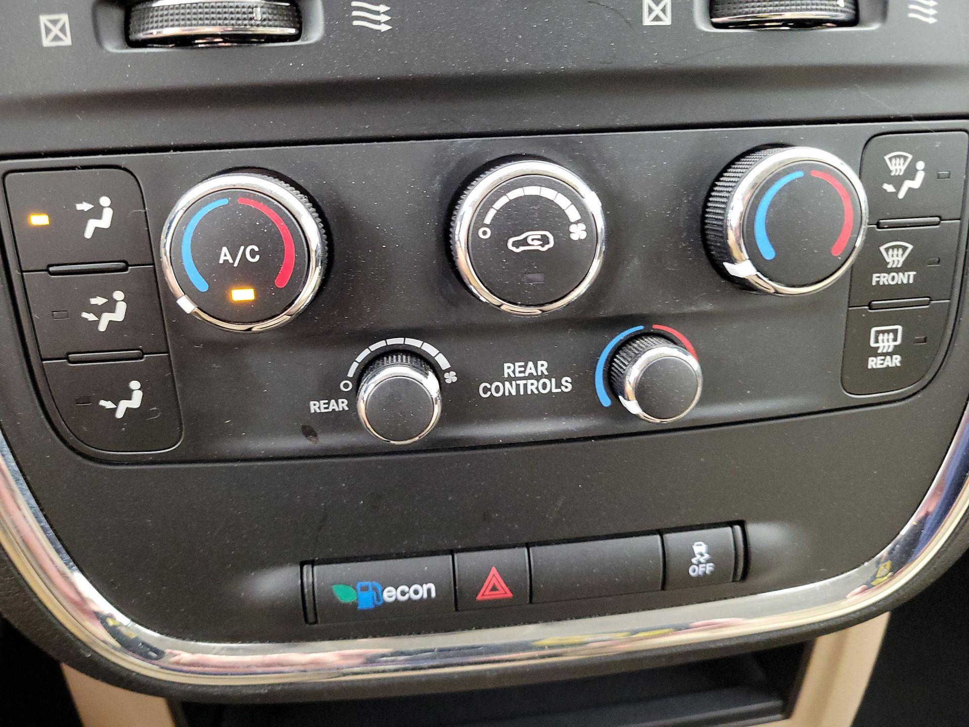 Thumbnail: 2016 Dodge Grand Caravan - 15