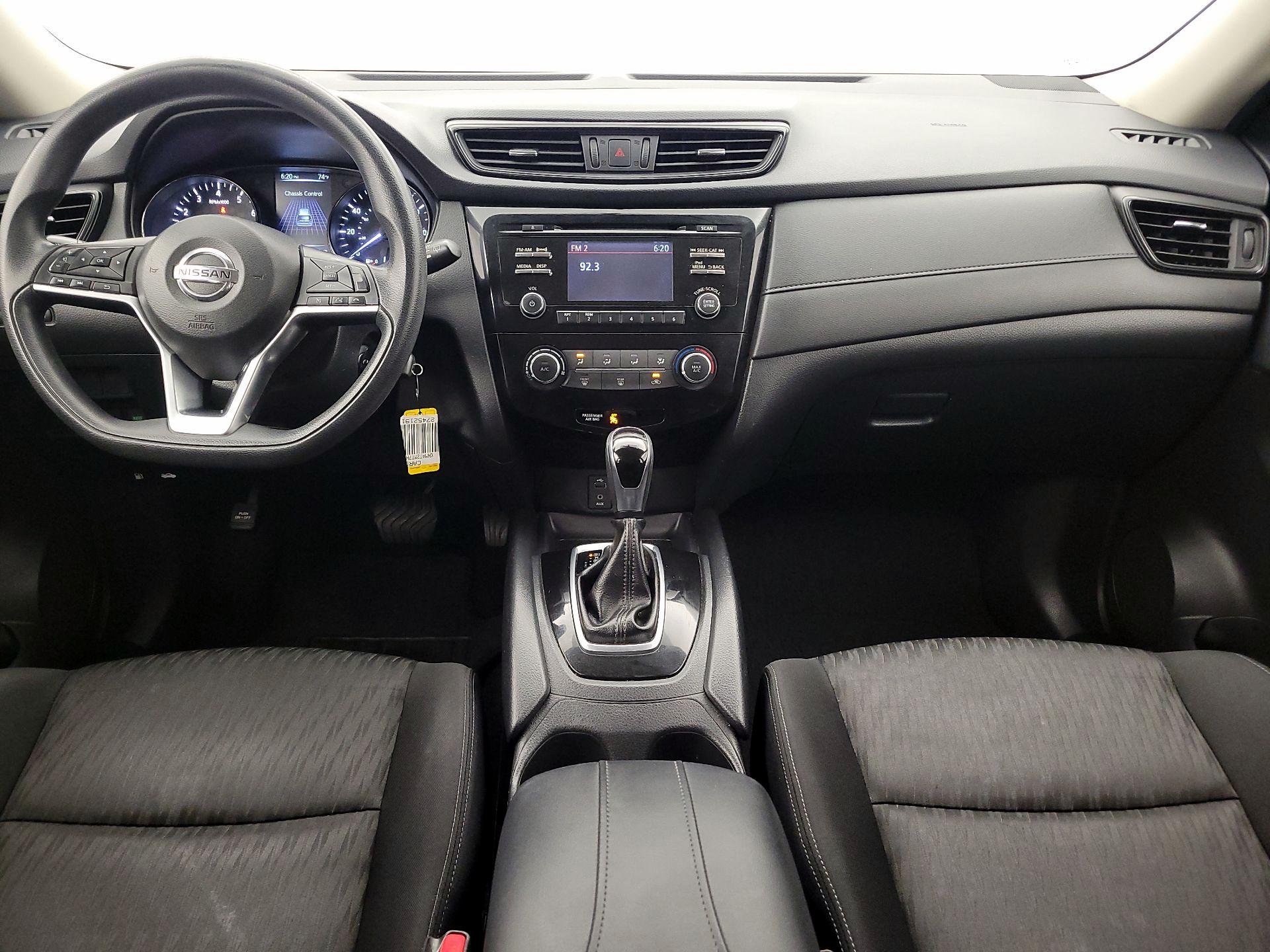 Thumbnail: 2017 Nissan Rogue - 9
