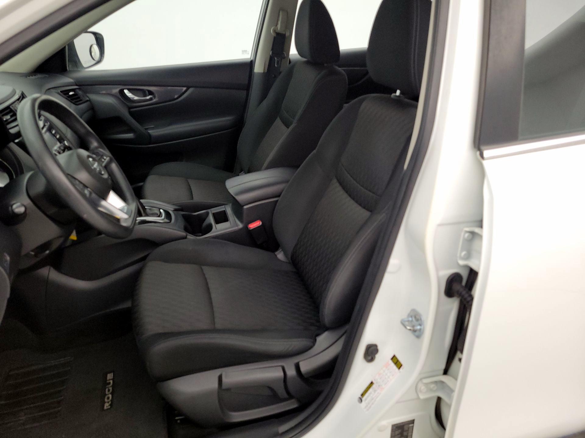 Thumbnail: 2017 Nissan Rogue - 11