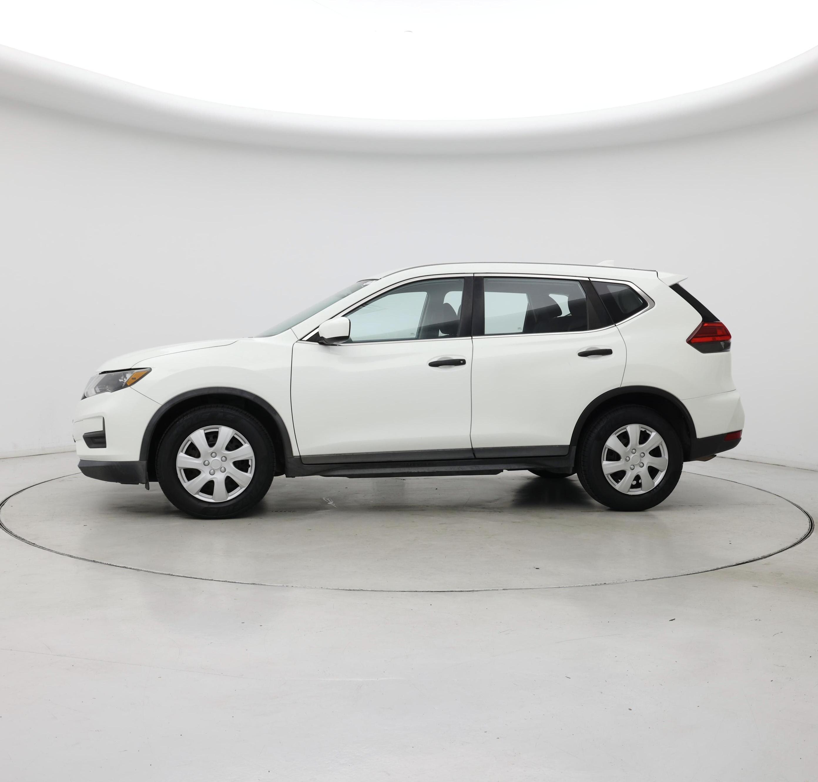 Thumbnail: 2017 Nissan Rogue - 3
